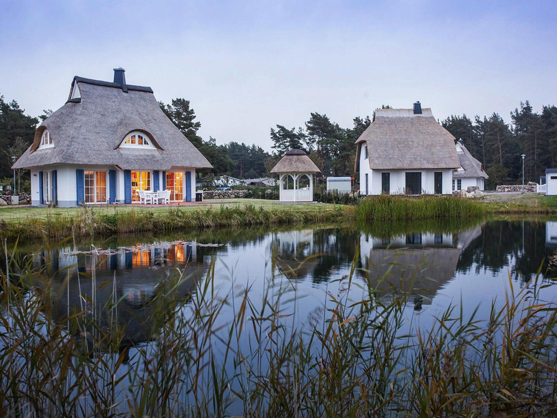 Aan het meer: Luxe rietgedekt vakantiehuis in Fuhlendorf - foto 27