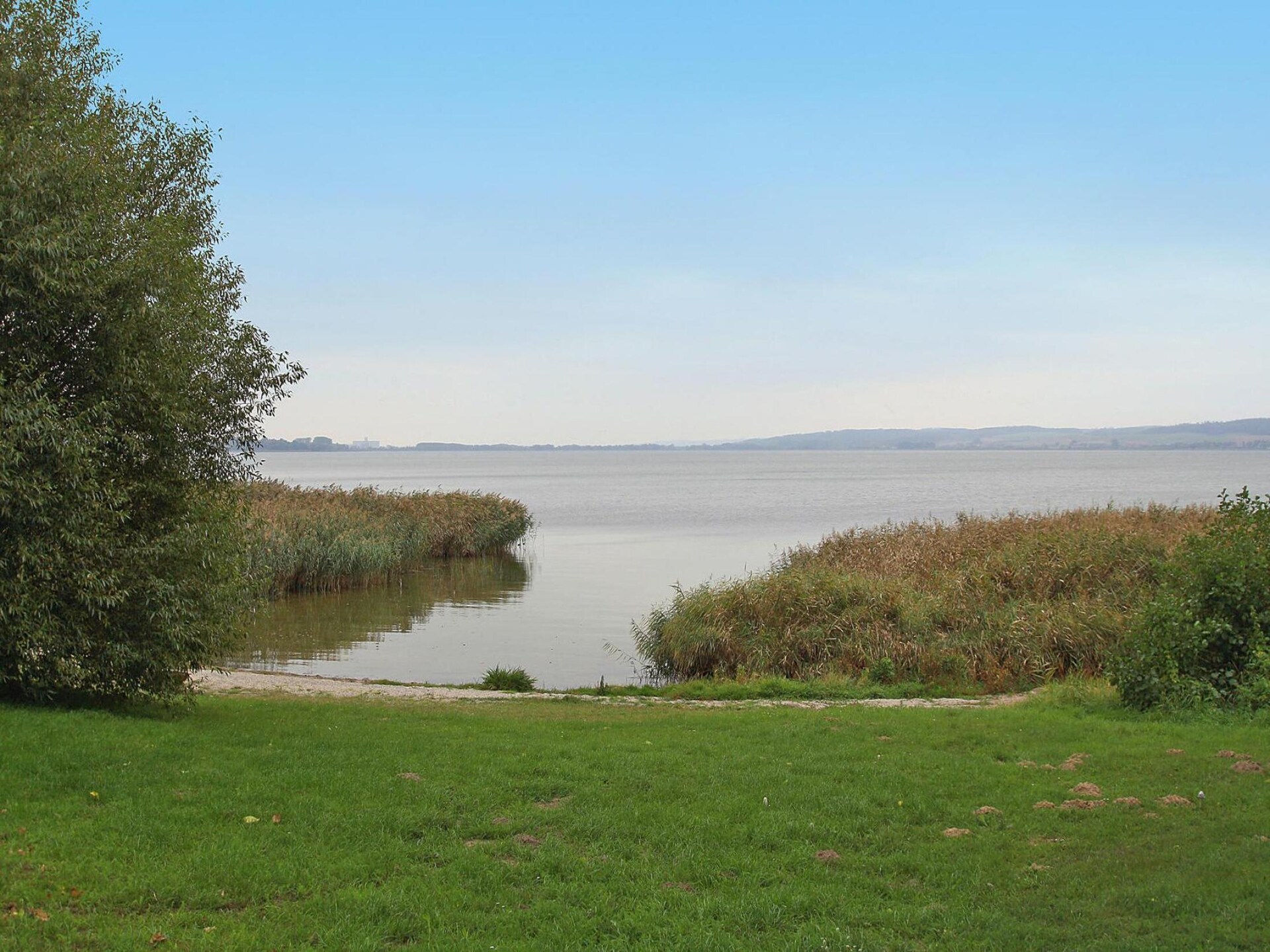 Knusse bungalow op 80 meter van de Kummerower See met omheinde tuin - foto 8