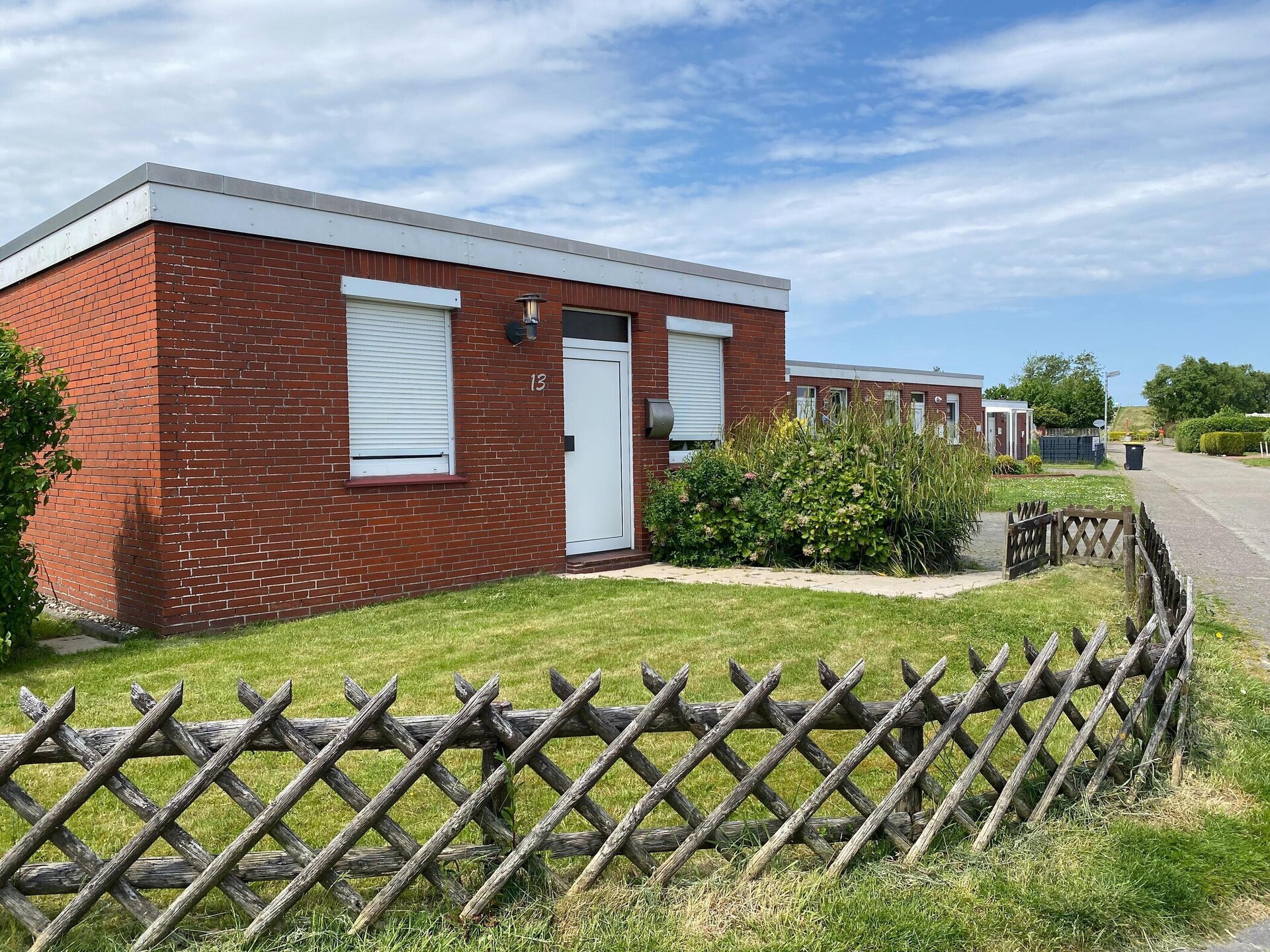 Knusse bungalow met privétuin nabij strand en golfbaan in Dornumersiel - foto 1