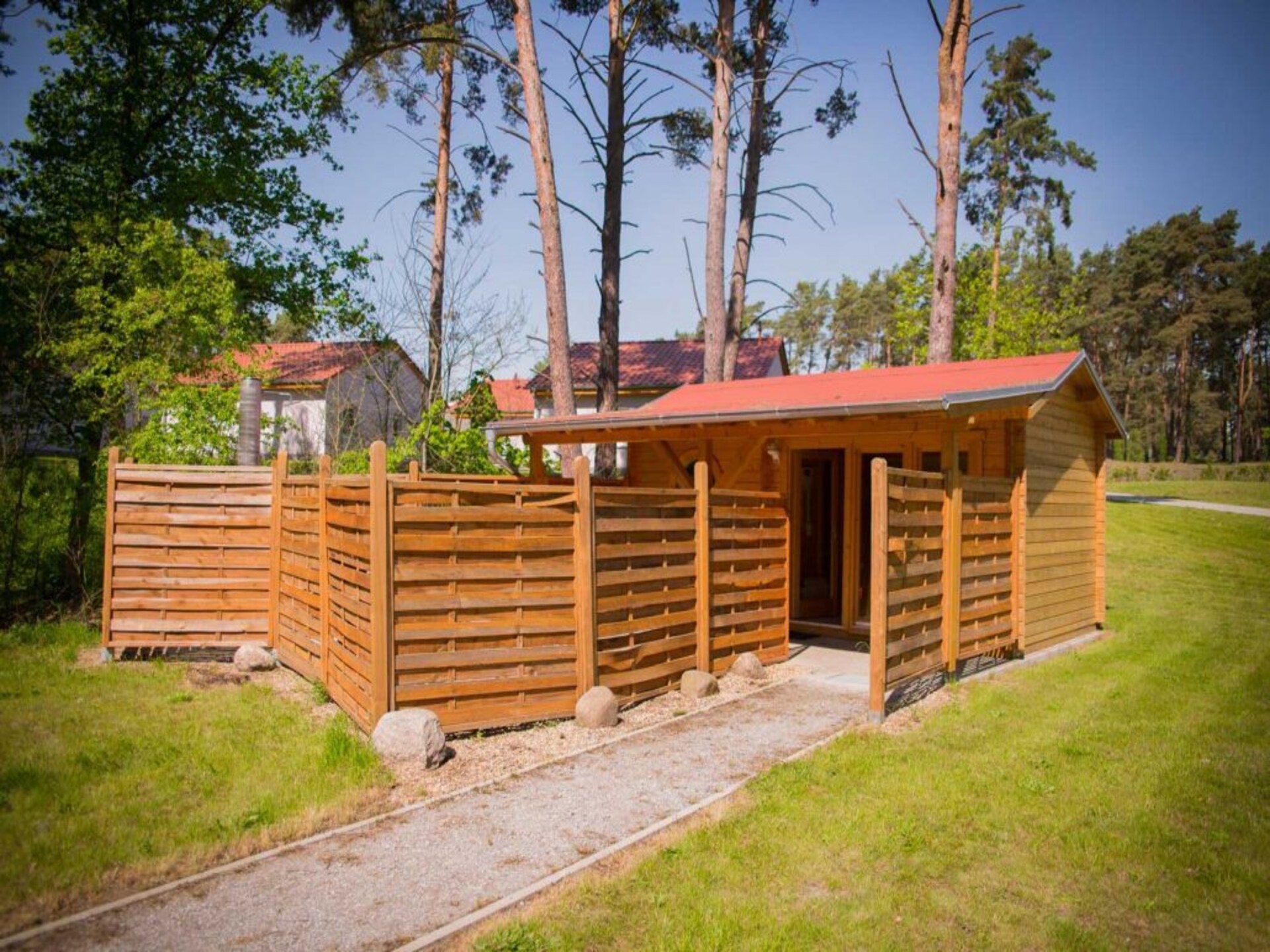 Vrijstaande bungalow aan het Storkower See met eigen tuin - foto 36