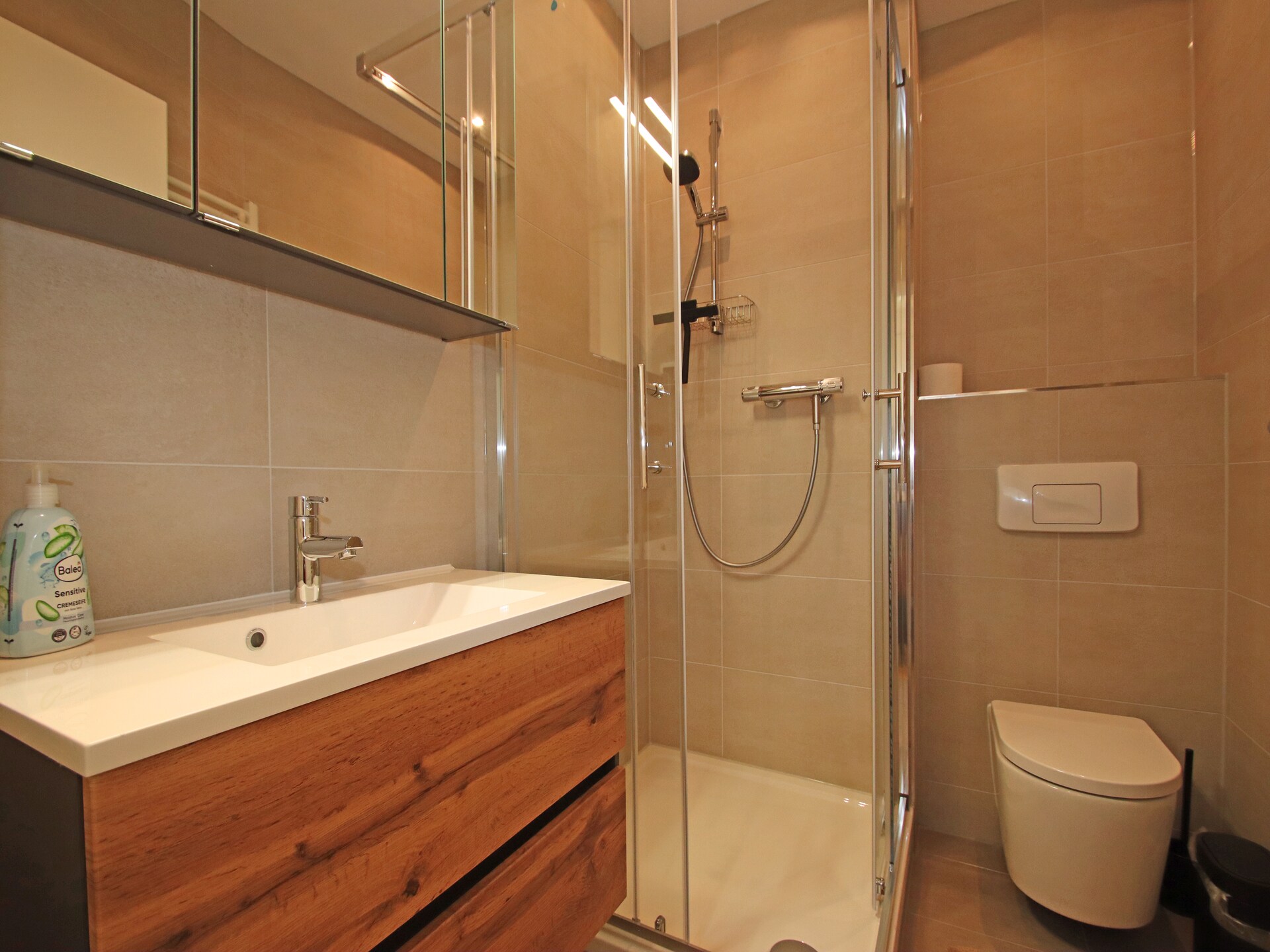 Modern appartement op 300 meter van strand Trassenheide met terras - foto 26