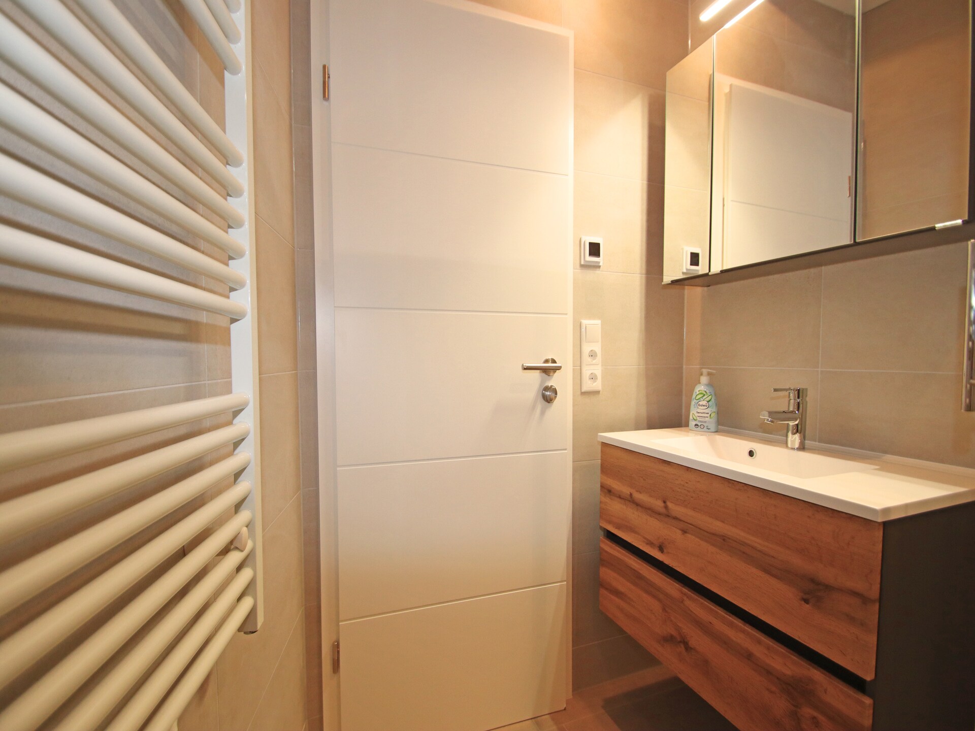 Modern appartement op 300 meter van strand Trassenheide met terras - foto 27
