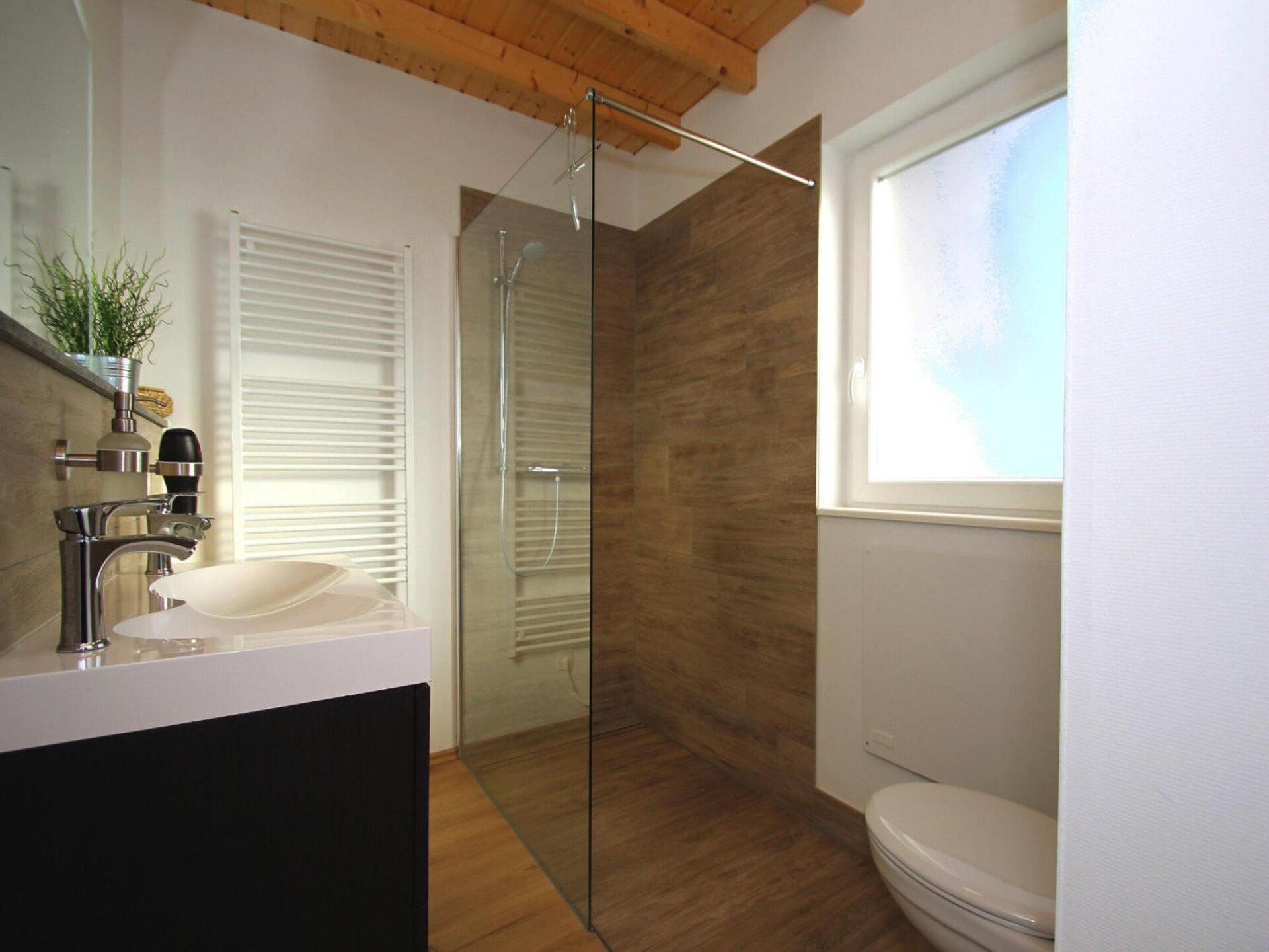Moderne bungalow aan het Partwitzer See met weids uitzicht over het water - foto 9