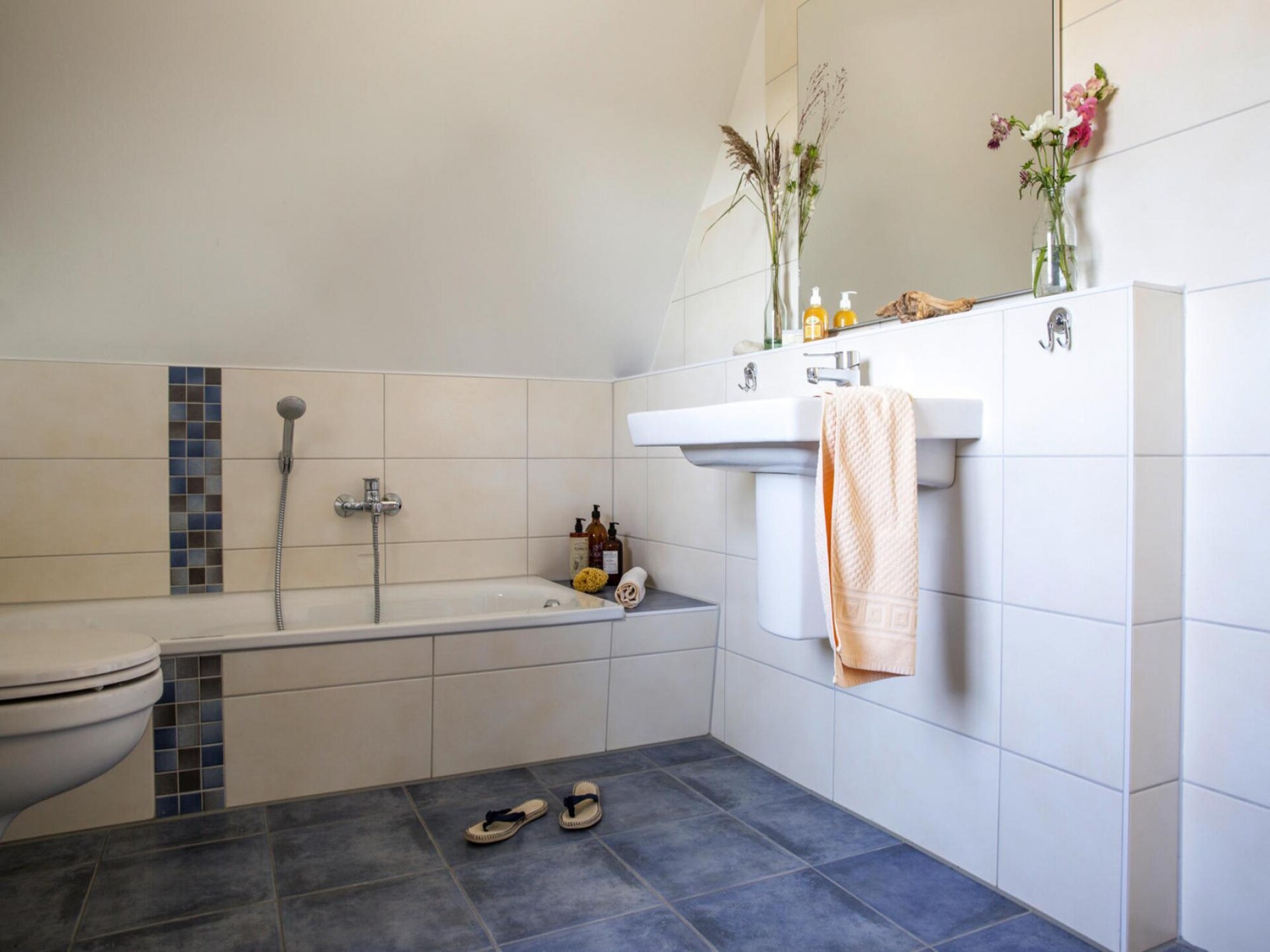 Luxe rietgedekt vakantiehuis met zwemplek aan de lagune in Fuhlendorf - foto 16