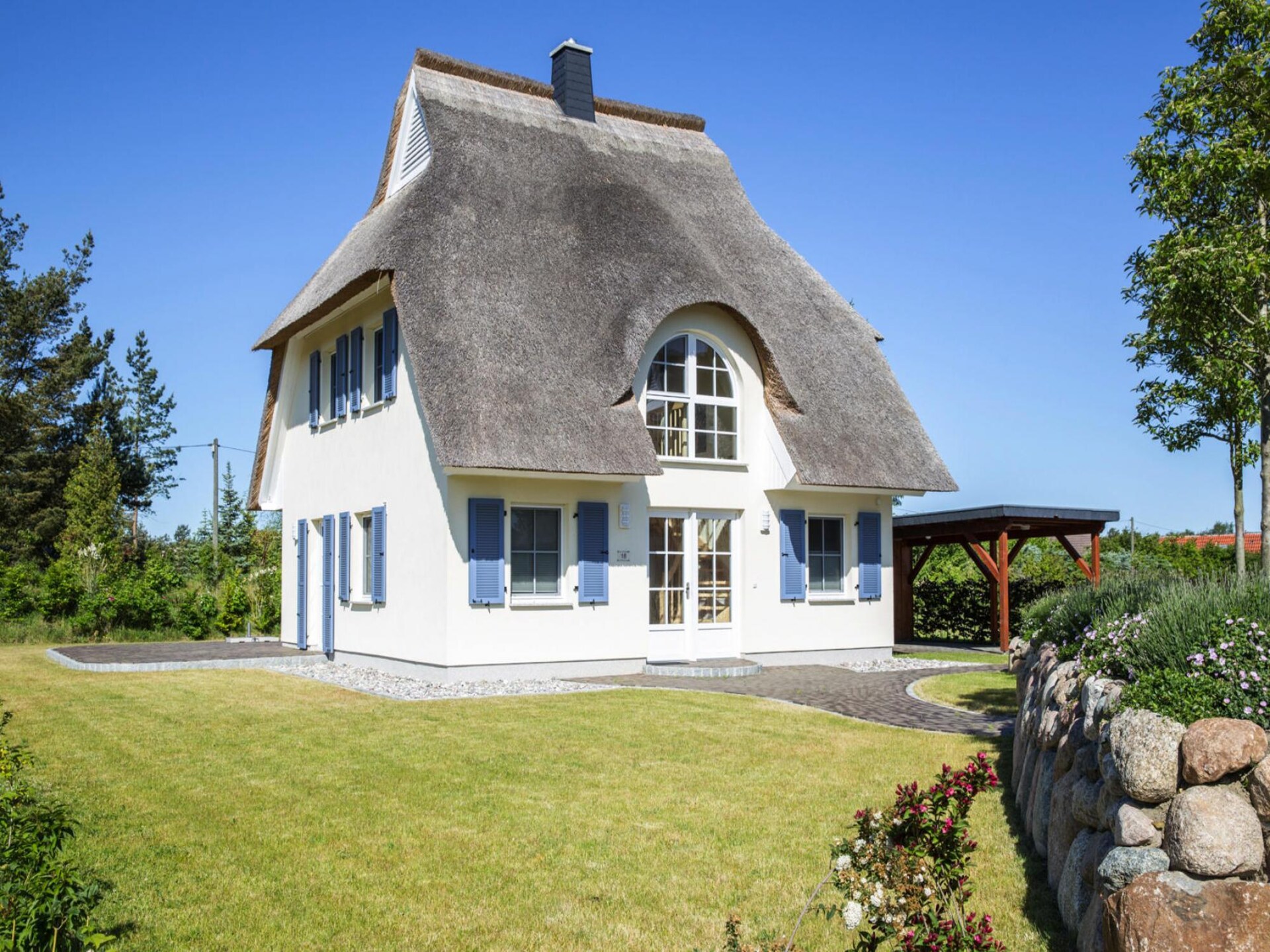 Luxe rietgedekt vakantiehuis met zwemplek aan de lagune in Fuhlendorf - foto 21