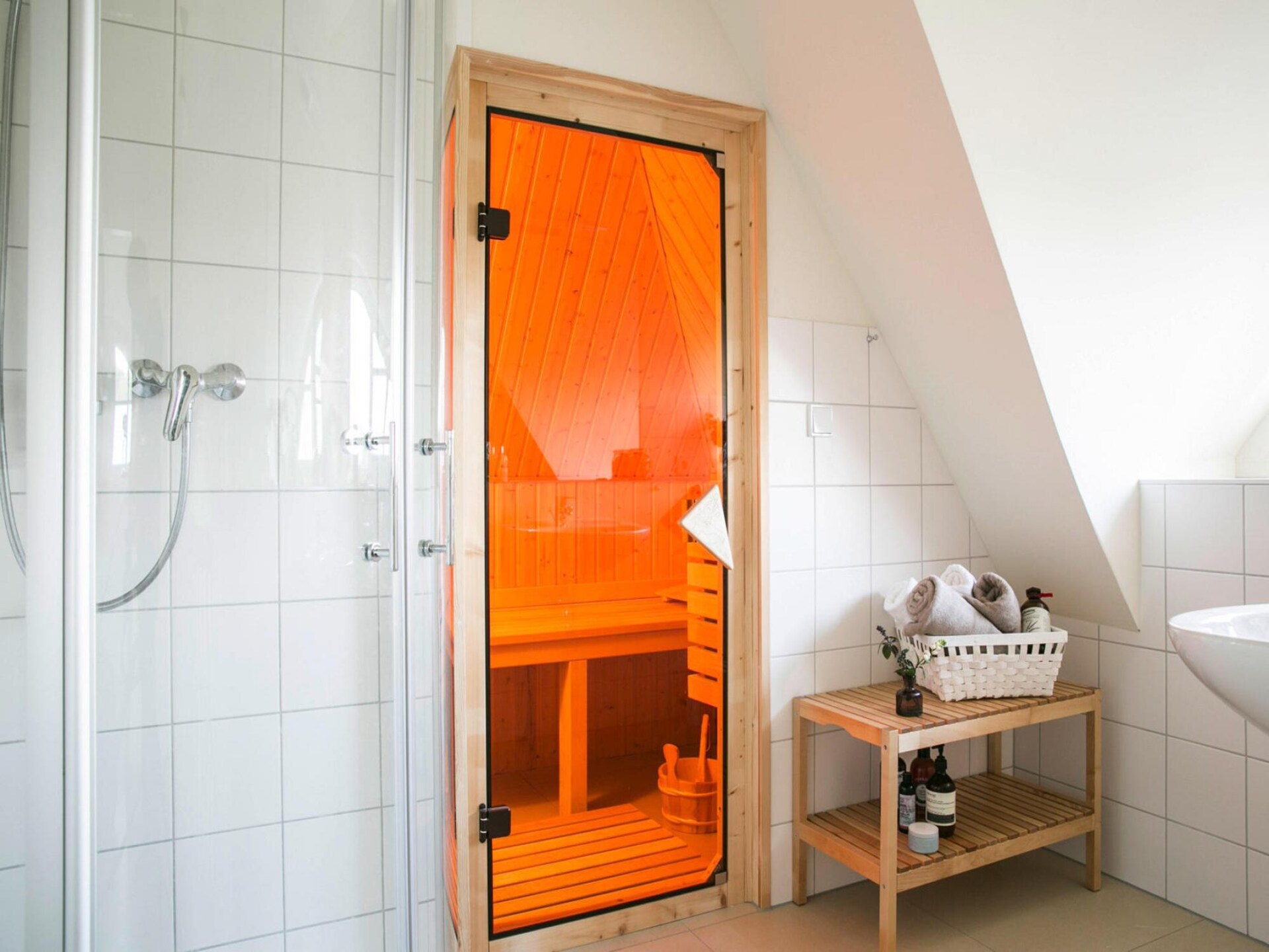 Rietgedekt vakantiehuis aan de lagune met sauna, 100 meter van het water - foto 15