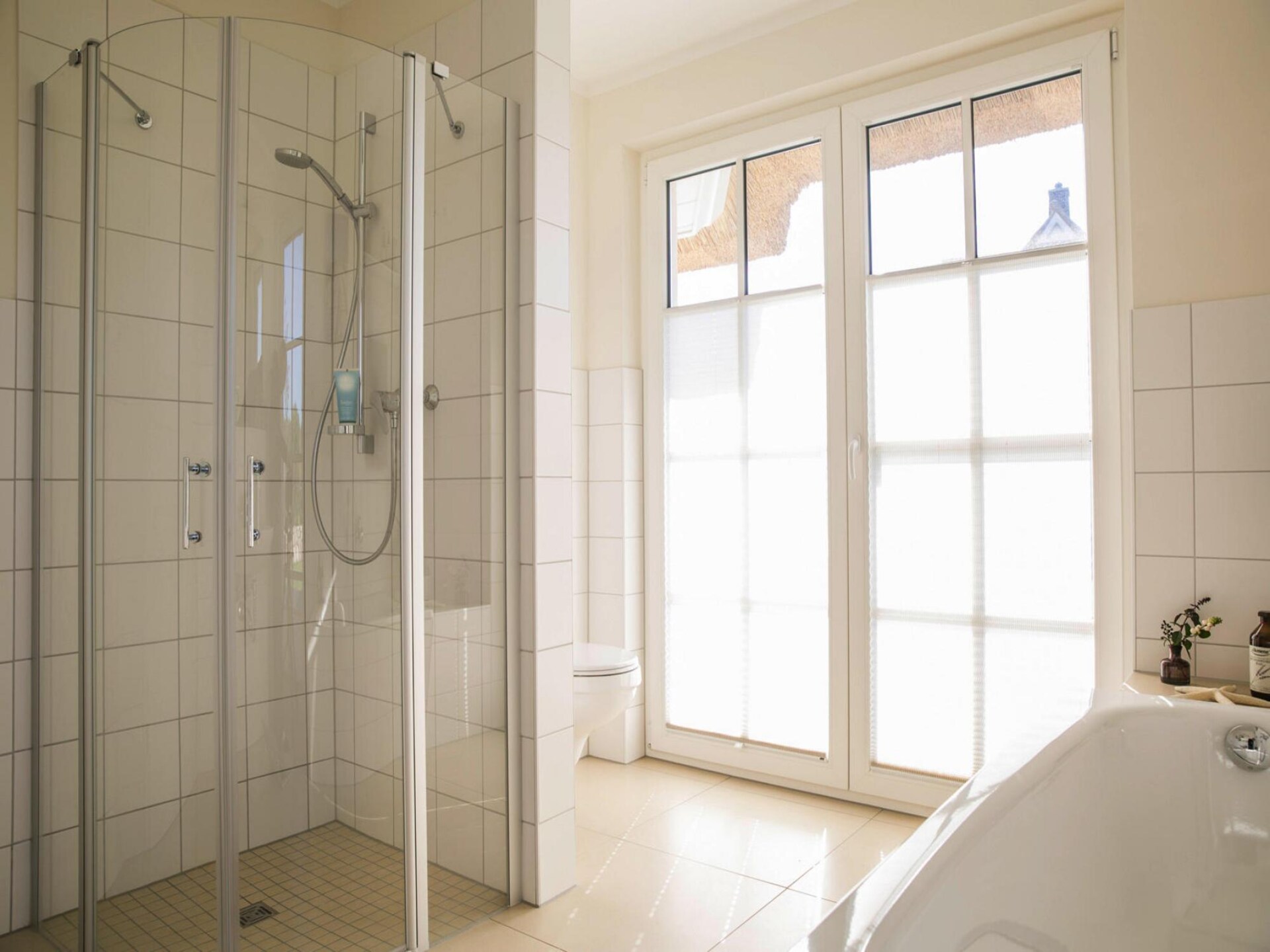 Rietgedekt vakantiehuis aan de lagune met sauna, 100 meter van het water - foto 13