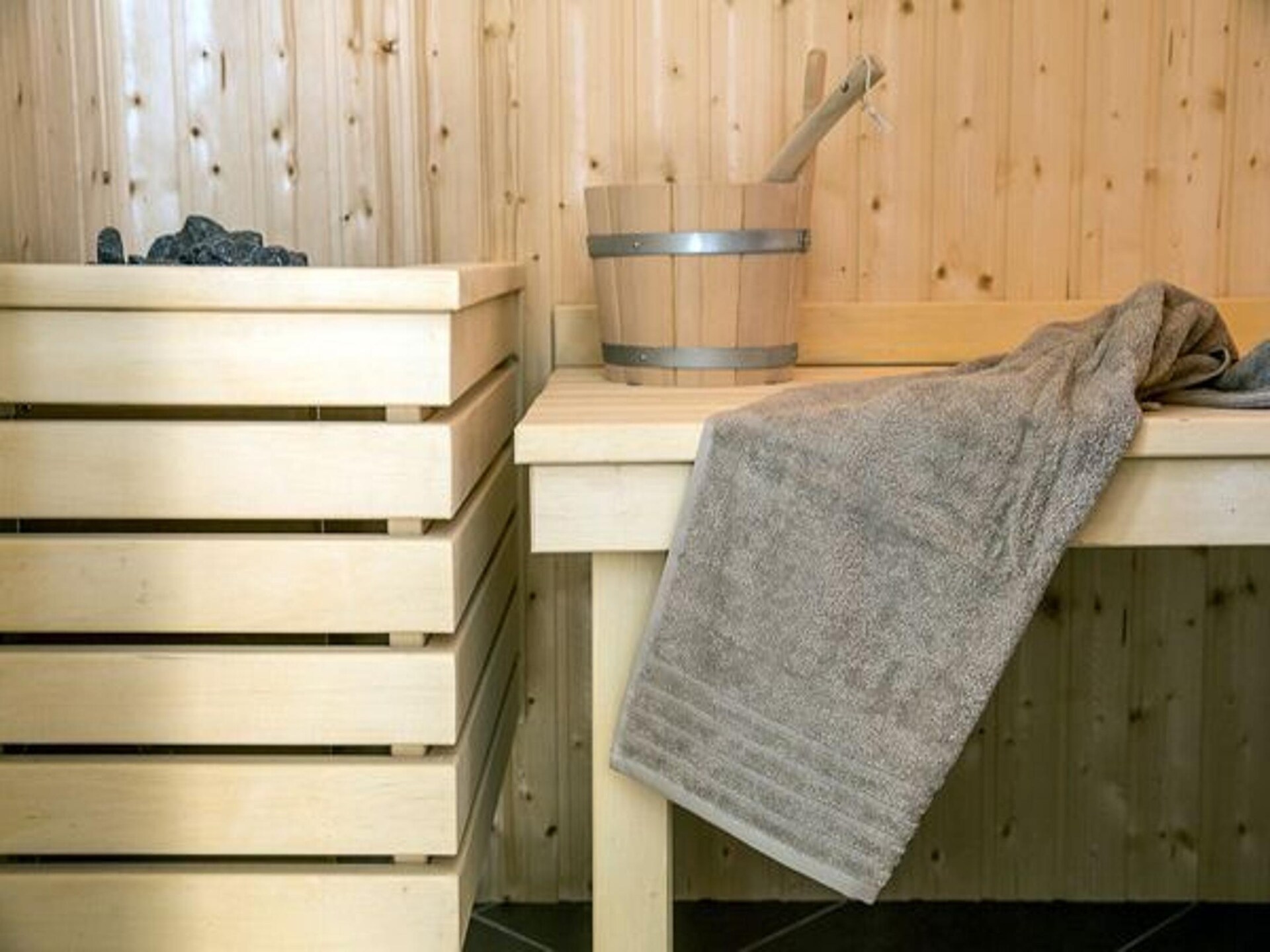Aan het meer: Luxe vakantiehuis met rieten dak in Fuhlendorf · 105 m² - foto 12