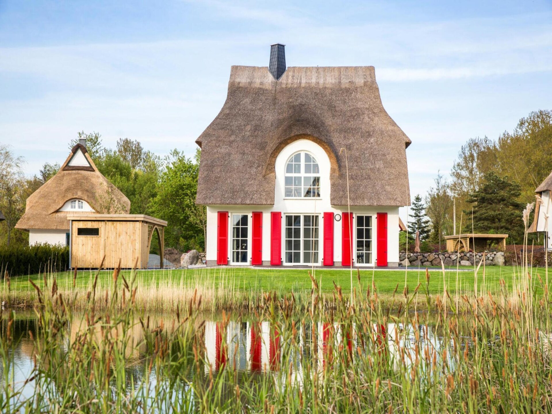 Luxe rietgedekt vakantiehuis met sauna en zwemlagune nabij Bodden - foto 8