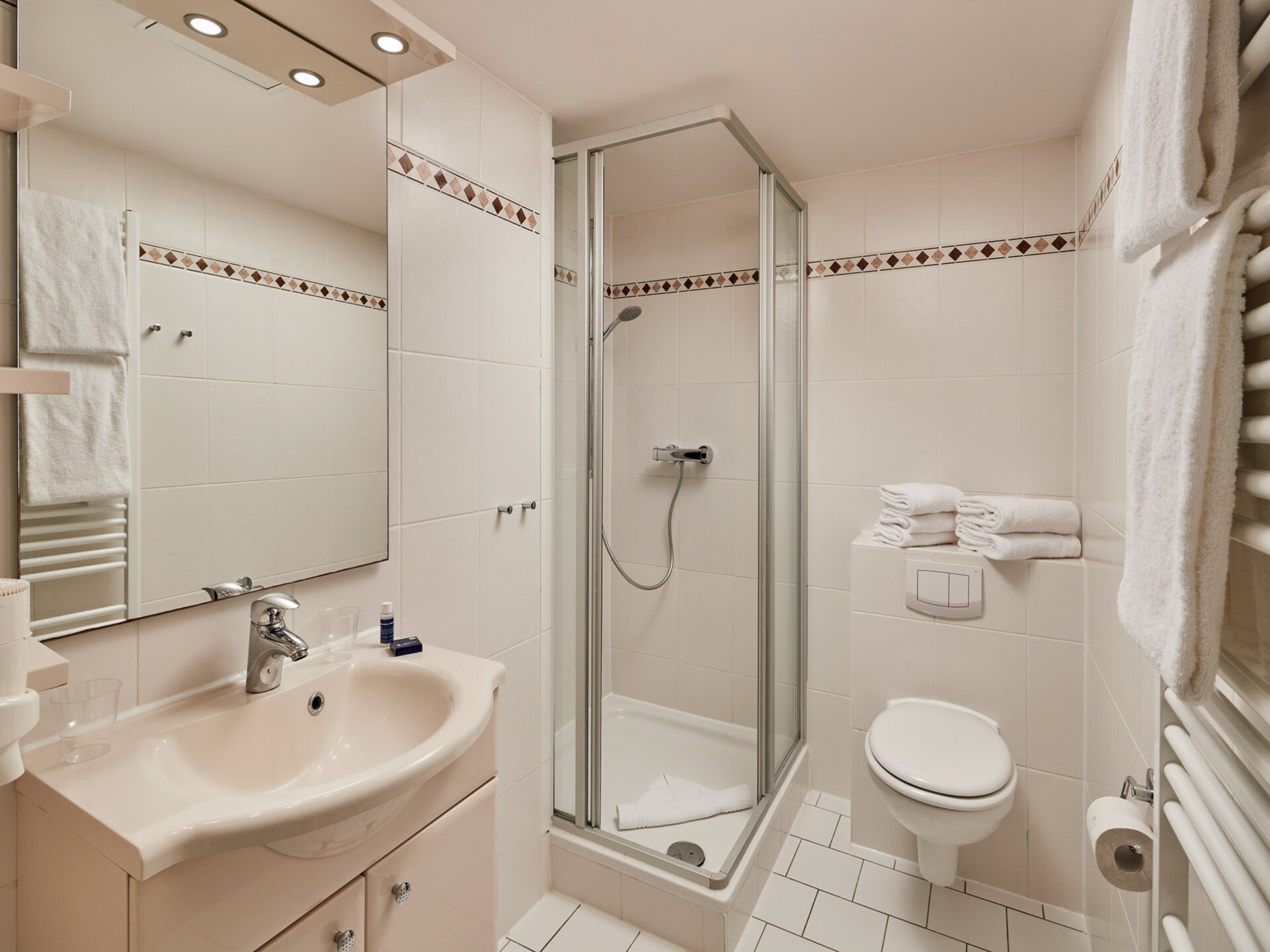 Op 500 m van zee: Ruim appartement met wellness in Weissenhäuser Strand - foto 7