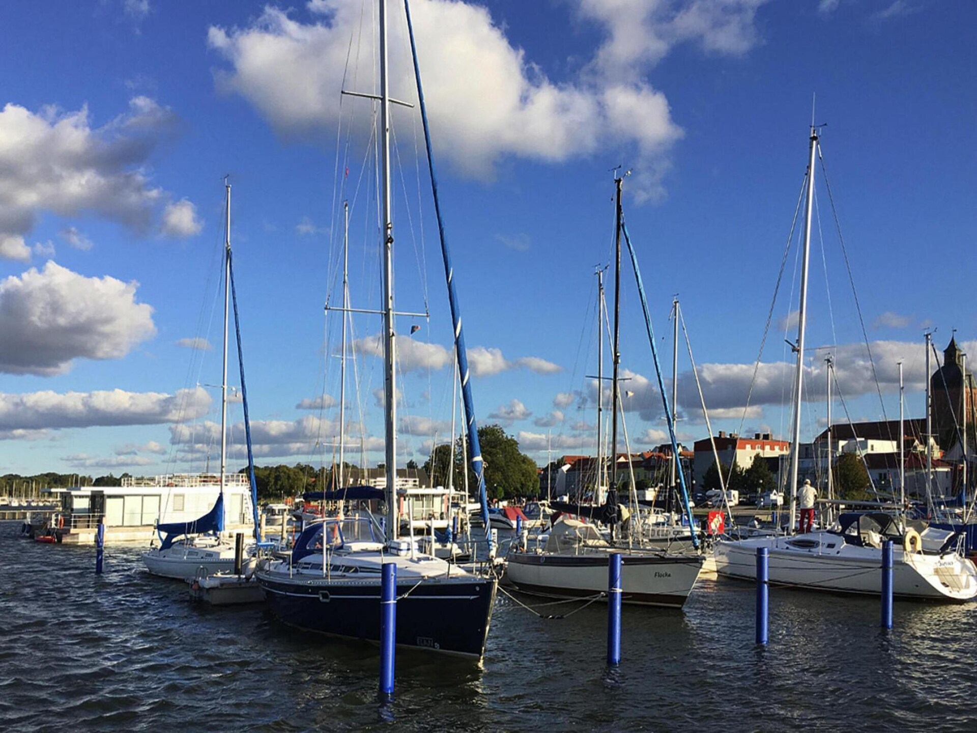 Woonboot met dakterras in de haven van Ribnitz-Damgarten - foto 30