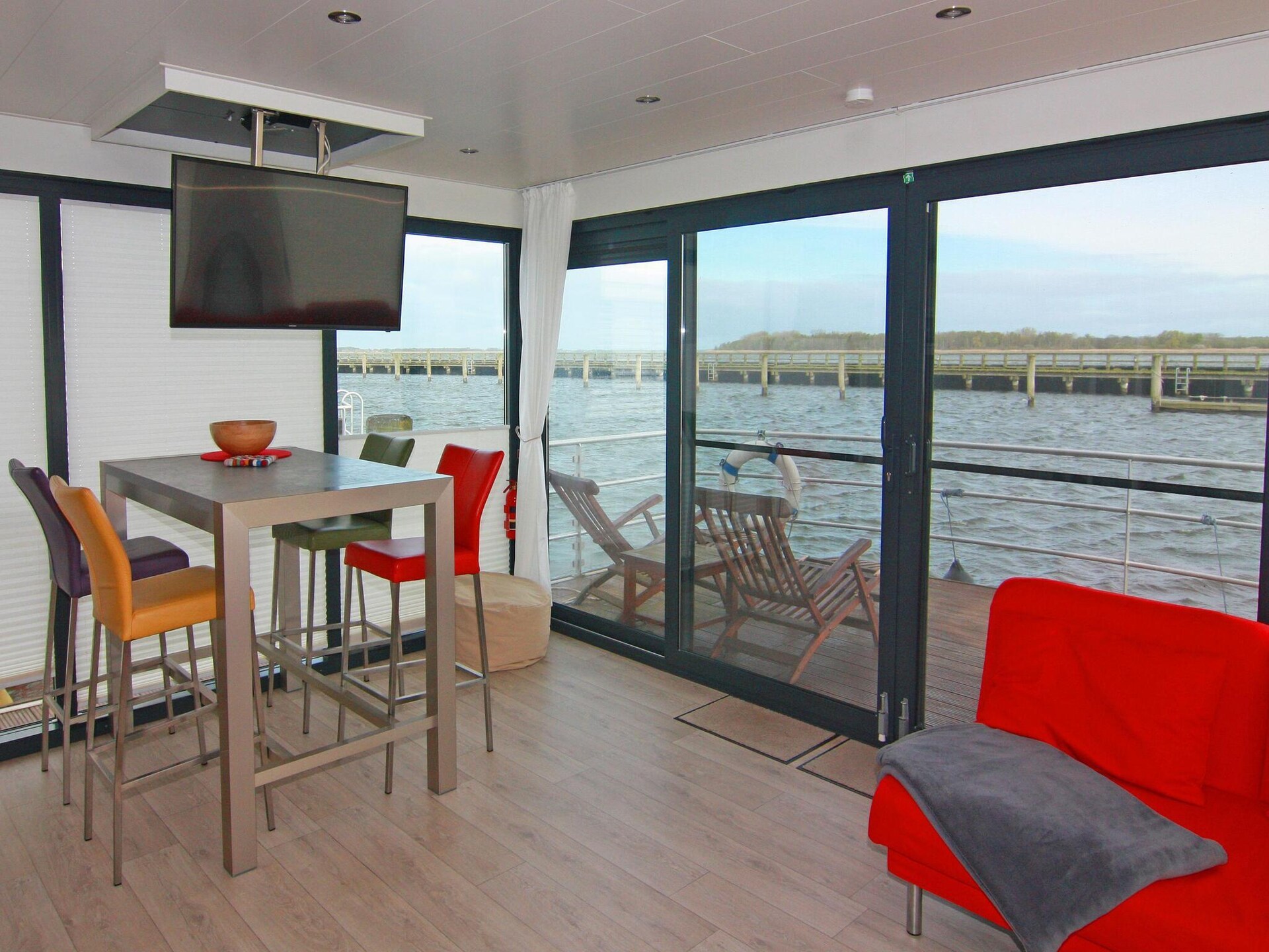 Woonboot met dakterras in de haven van Ribnitz-Damgarten - foto 13
