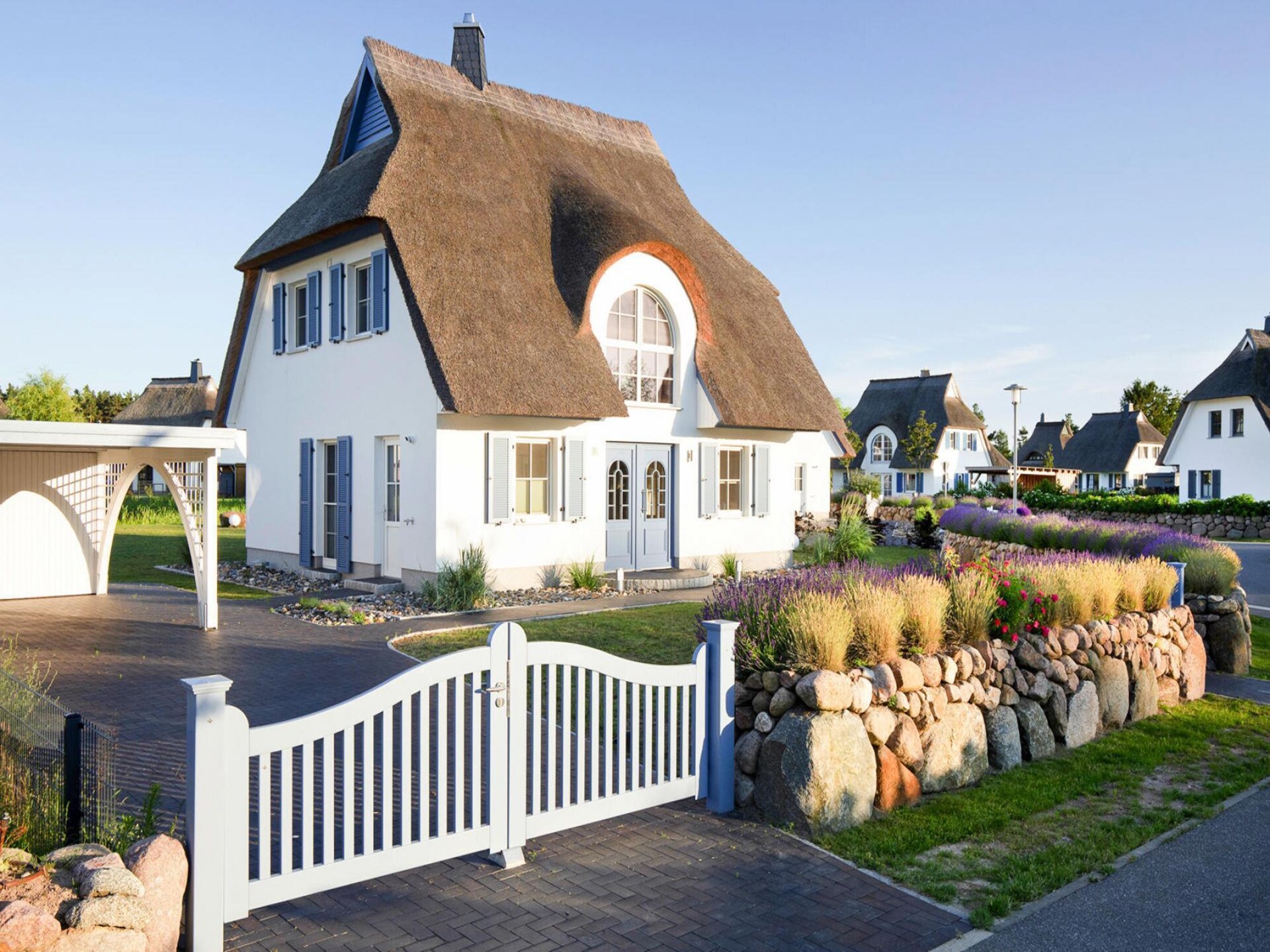 Luxe rietgedekte woning met sauna en zwemplek aan de lagune in Fuhlendorf - foto 2