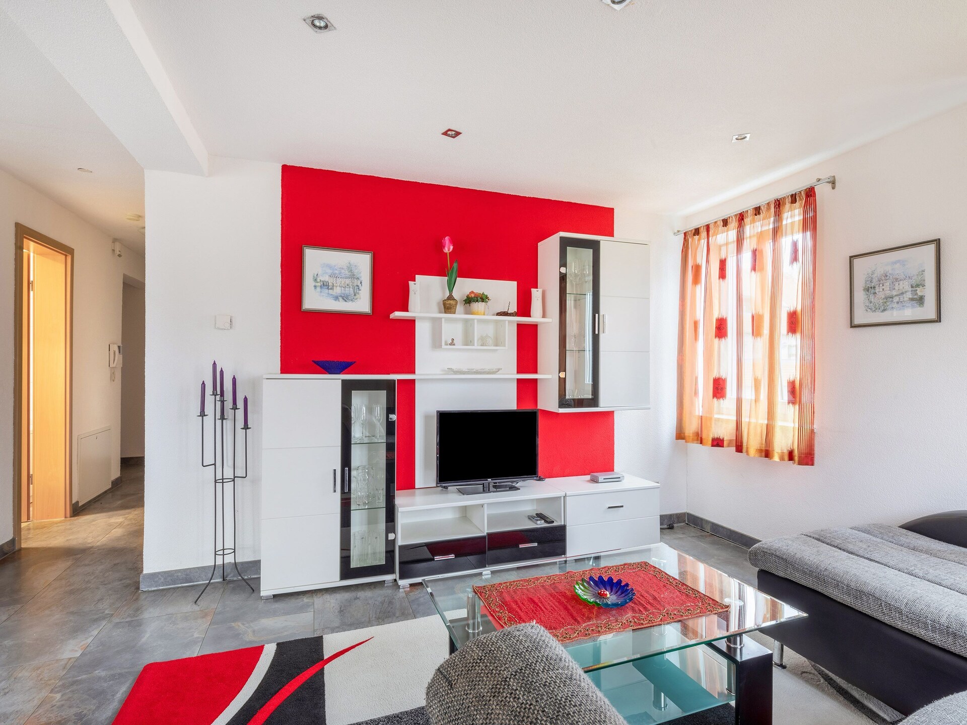 Gedurfd rood-zwart appartement bij kasteel Altshausen - foto 10