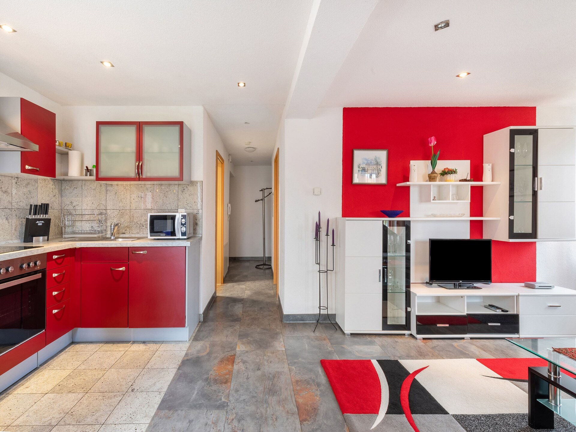 Gedurfd rood-zwart appartement bij kasteel Altshausen - foto 12