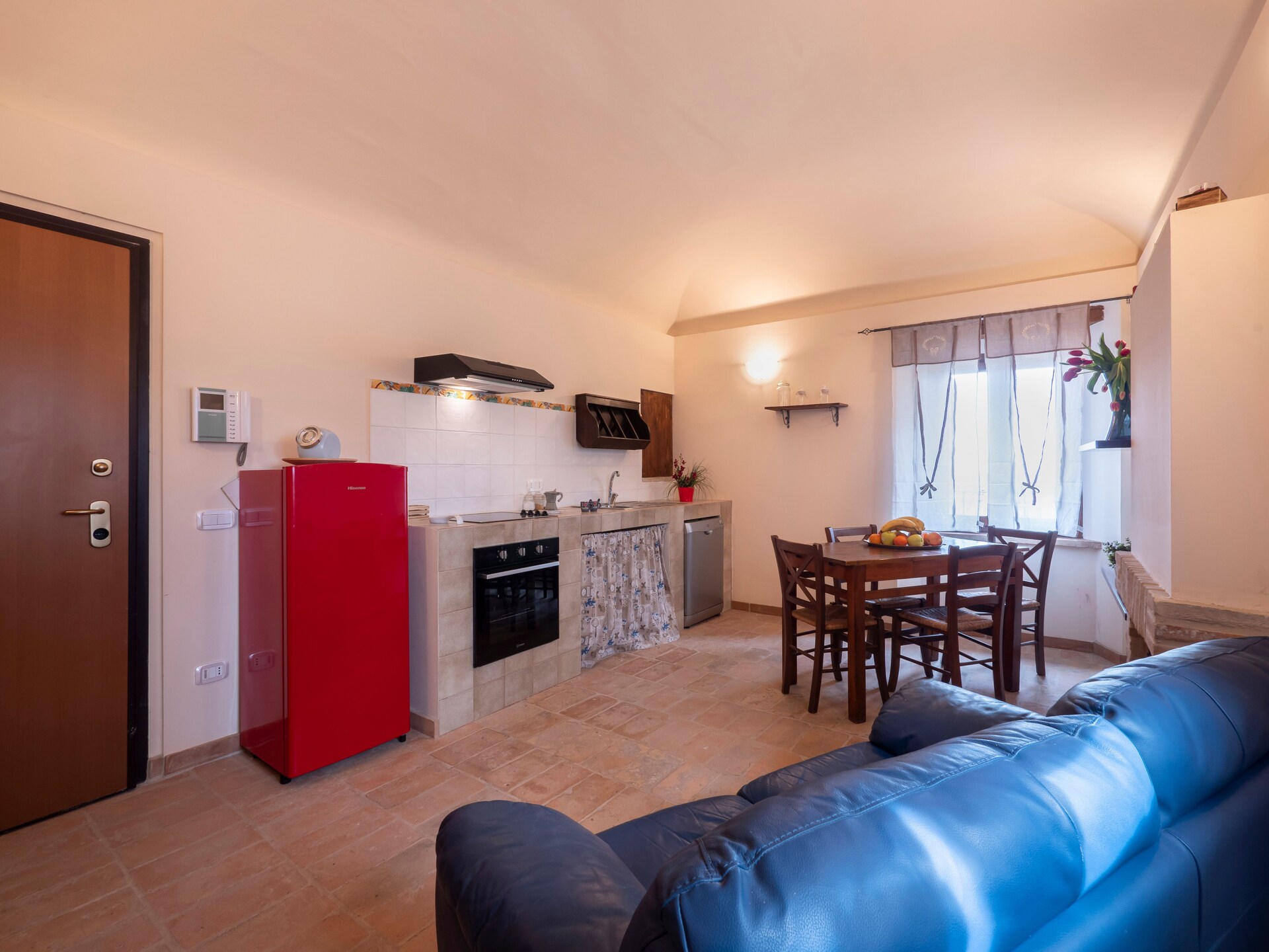 Knus appartement met zwembad nabij Mombaroccio - foto 9