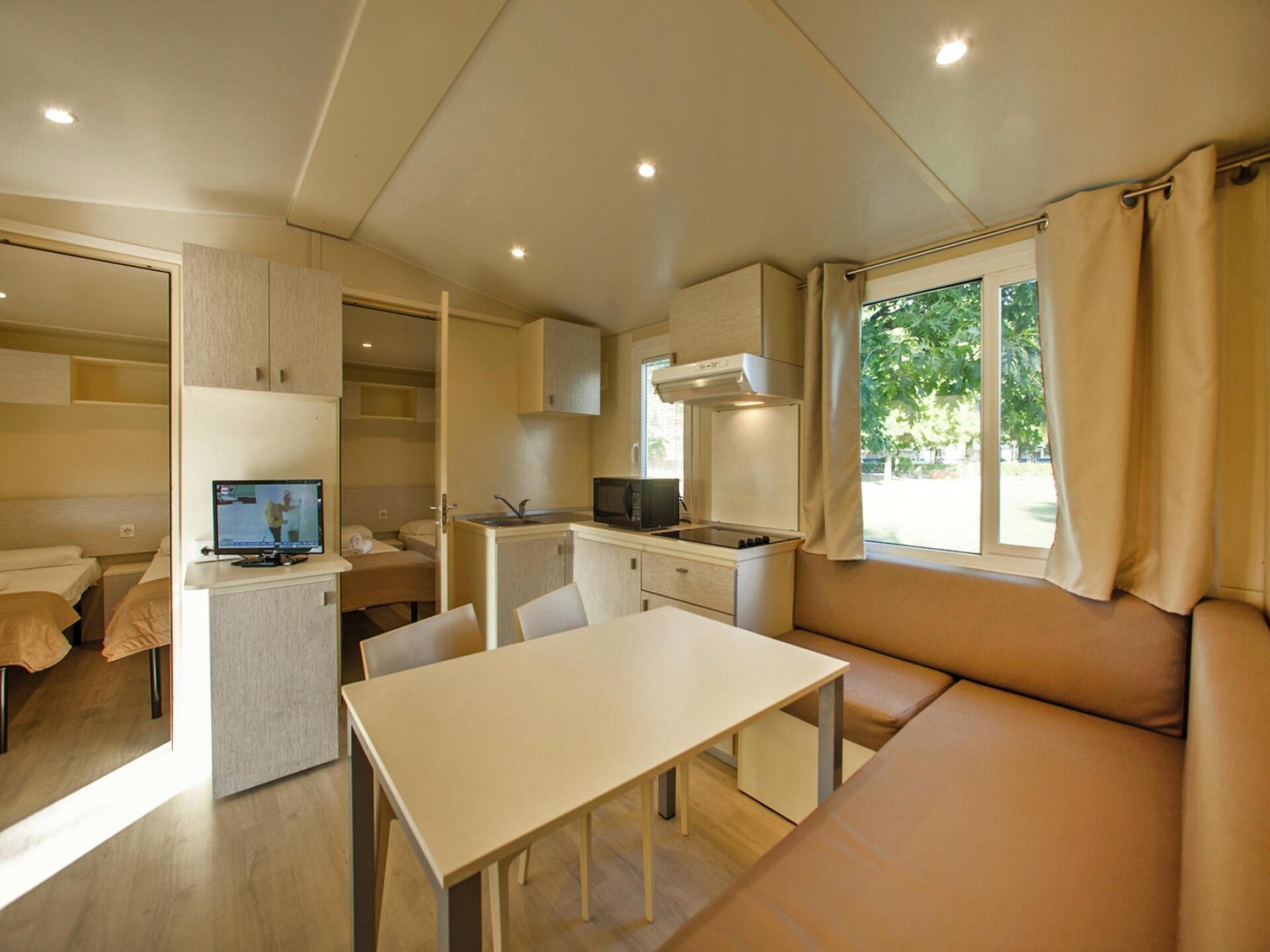 Sfeervolle Maxi Caravan voor 6 personen aan het Gardameer in Sirmione - foto 4