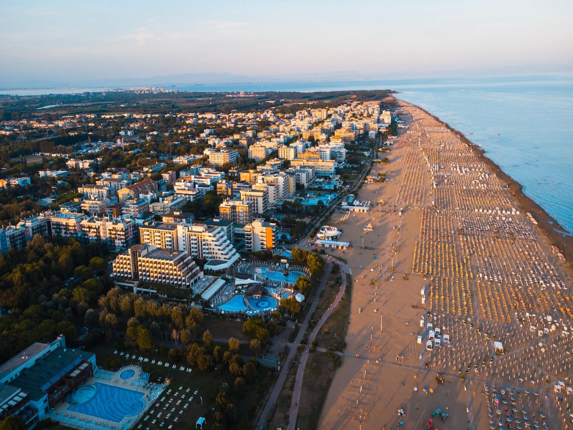 Gezinsvilla aan de Venetiaanse kust met zwembad, strandservice en golfkorting - foto 11