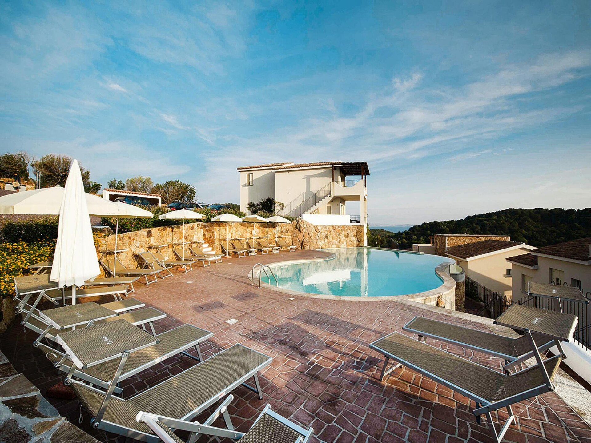 Panoramisch appartement voor 8 aan de Costa Smeralda met zwembad en zeezicht - foto 14