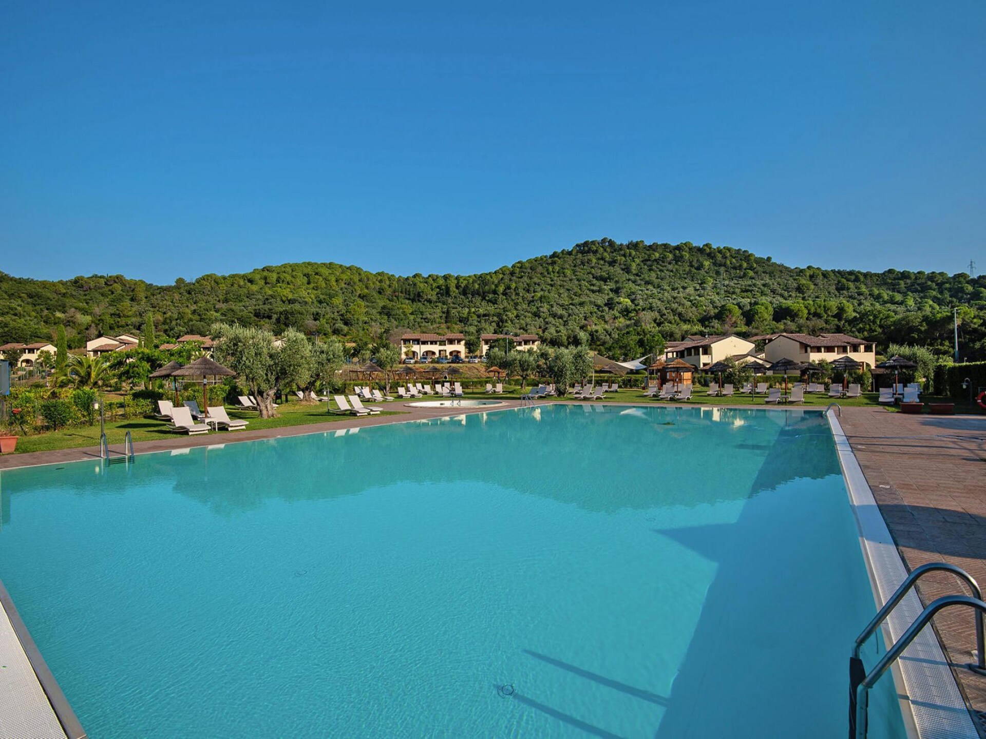Toscaans appartement op vakantiepark met groot zwembad, nabij zee en Suvereto - foto 35