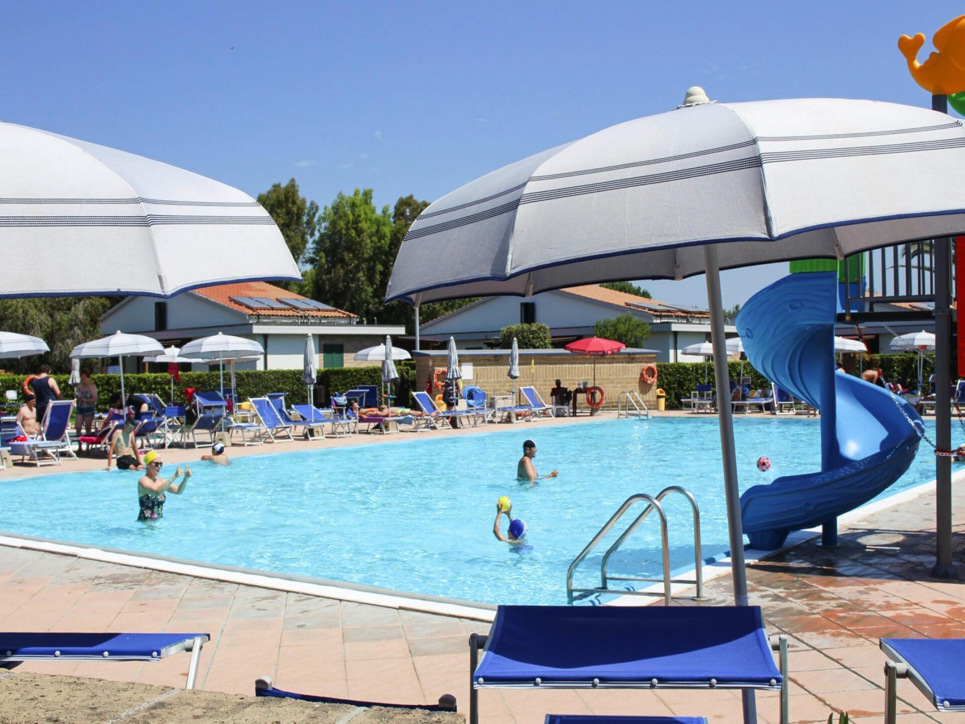Gelijkvloers appartement met tuin op vakantiepark nabij het strand van Cecina Mare - foto 9