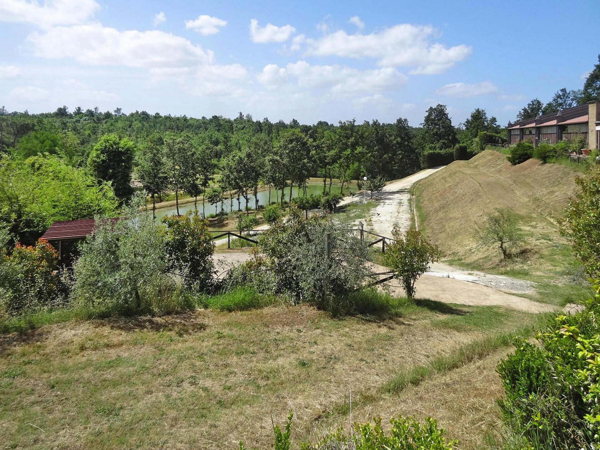 Toscaans appartement op vakantiepark met zwembad en wellness vlakbij meer - foto 24