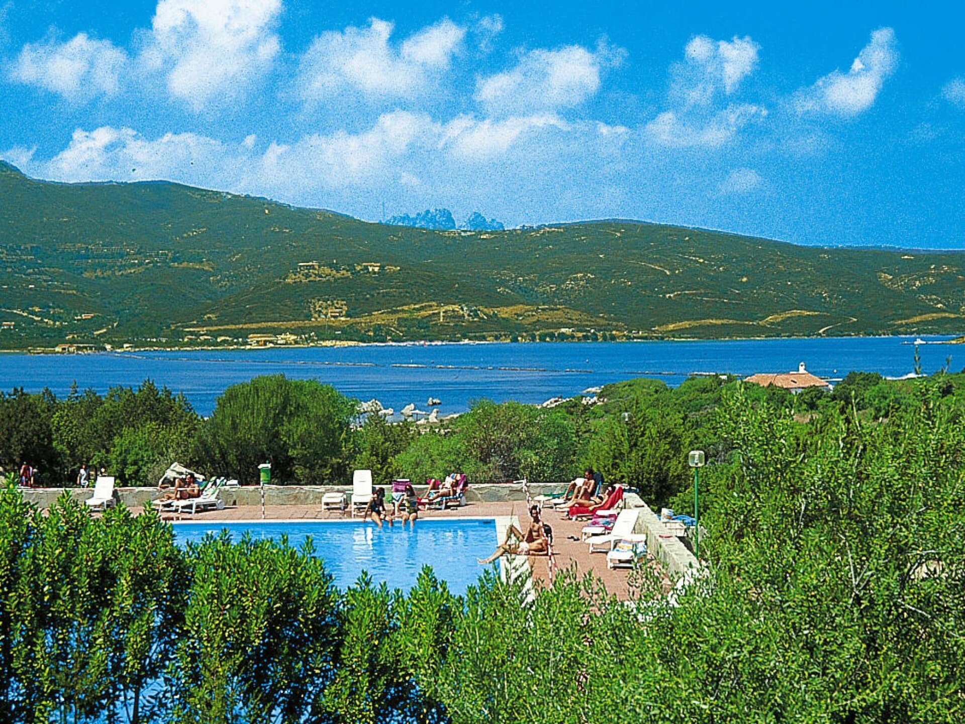 Op 300 m van het meer: Sfeervol appartement in Porto Rotondo - foto 12