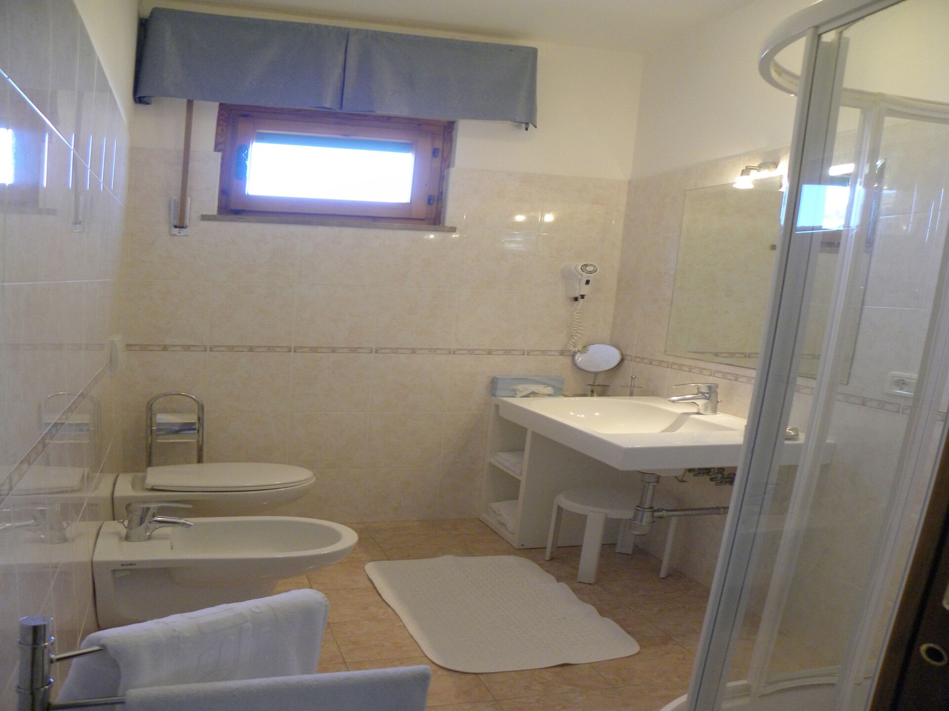 Ruim appartement voor 7 in Pietra Ligure, 550m van strand - foto 12