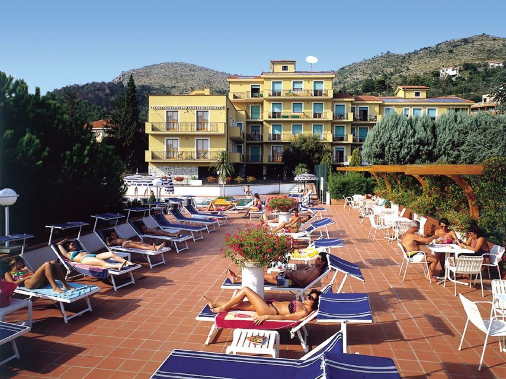 Ruim appartement voor 7 in Pietra Ligure, 550m van strand - foto 8