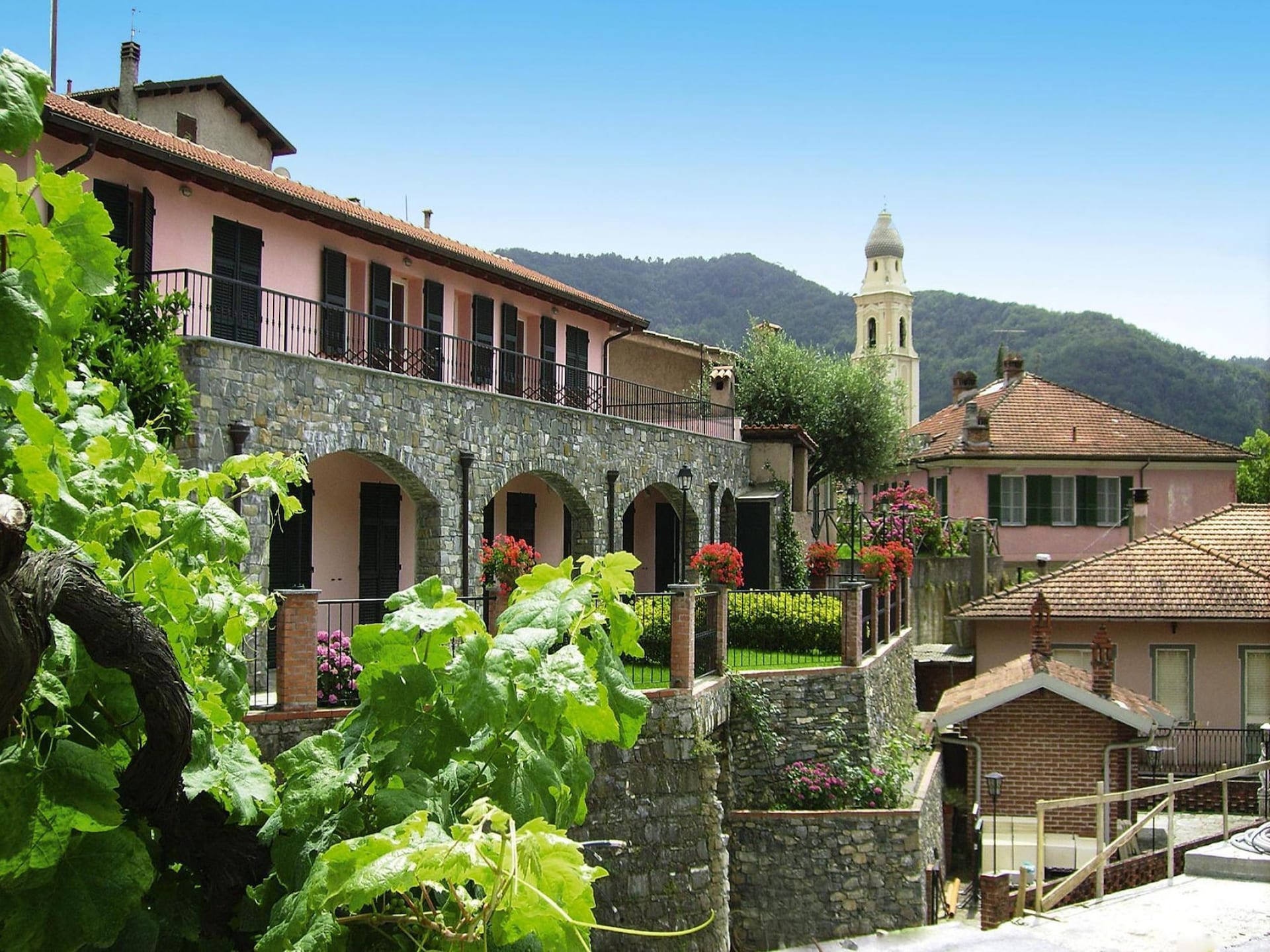 Sfeervol appartement in Castellaro bij Borgo Ameno - foto 12