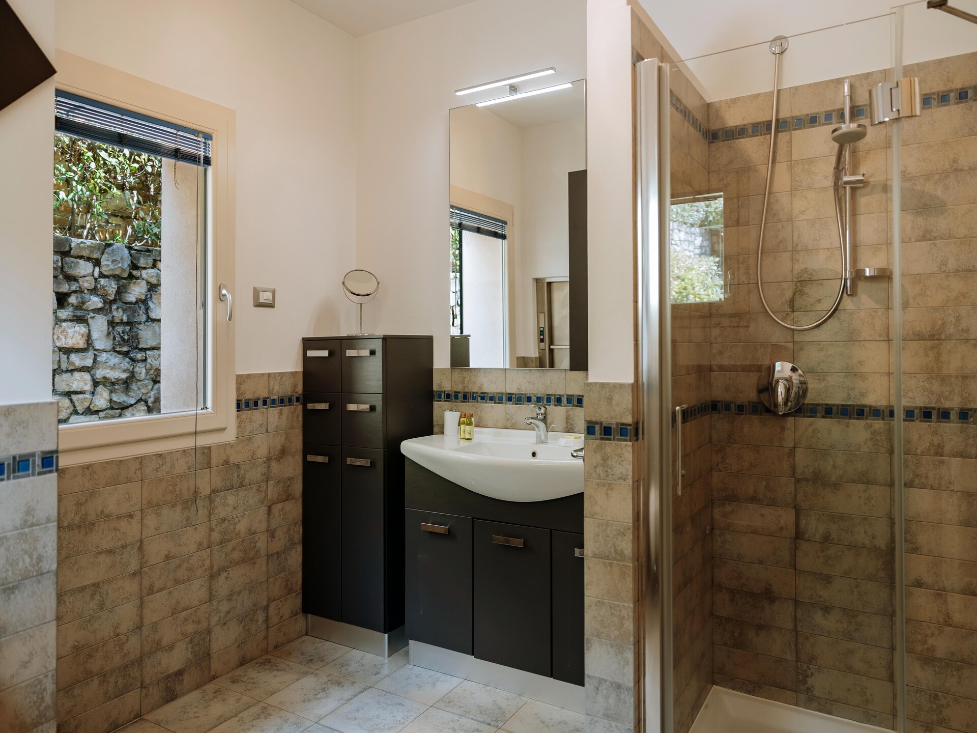 Moderne villa met privétuin en uitzicht op het Gardameer in Gargnano - foto 11
