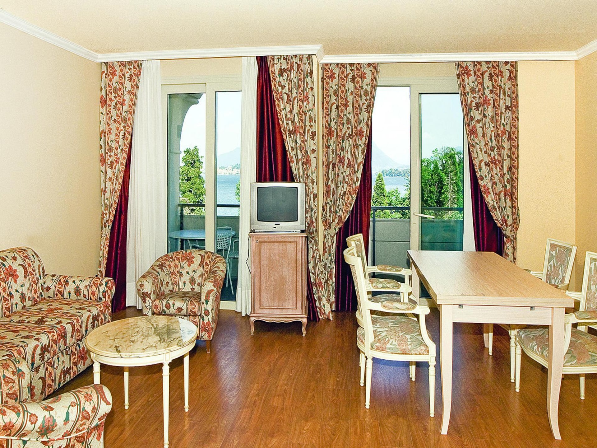 Op 600 m van het meer: Comfortabel appartement in centrum Baveno - foto 9