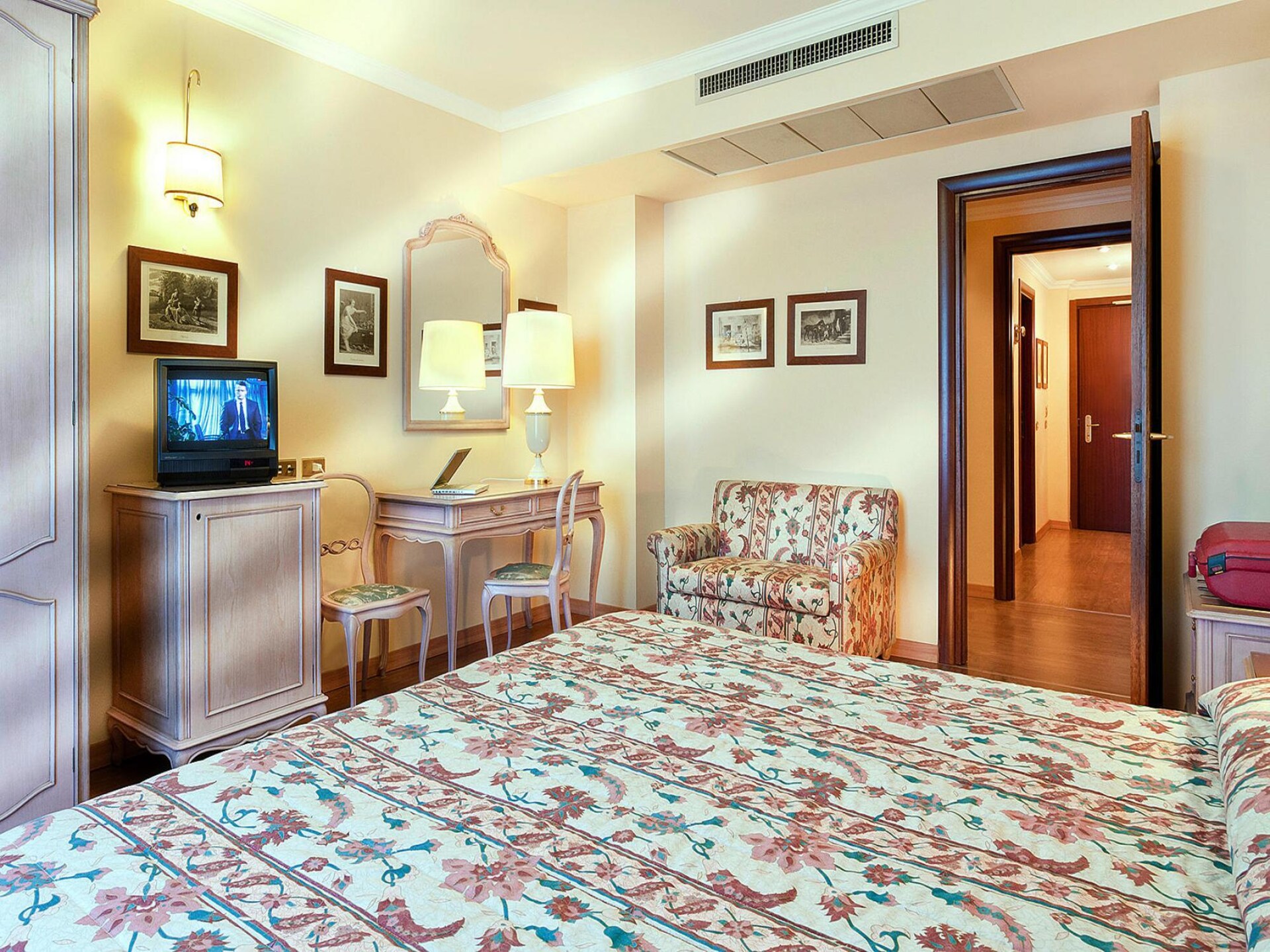 Op 600 m van het meer: Comfortabel appartement in centrum Baveno - foto 20