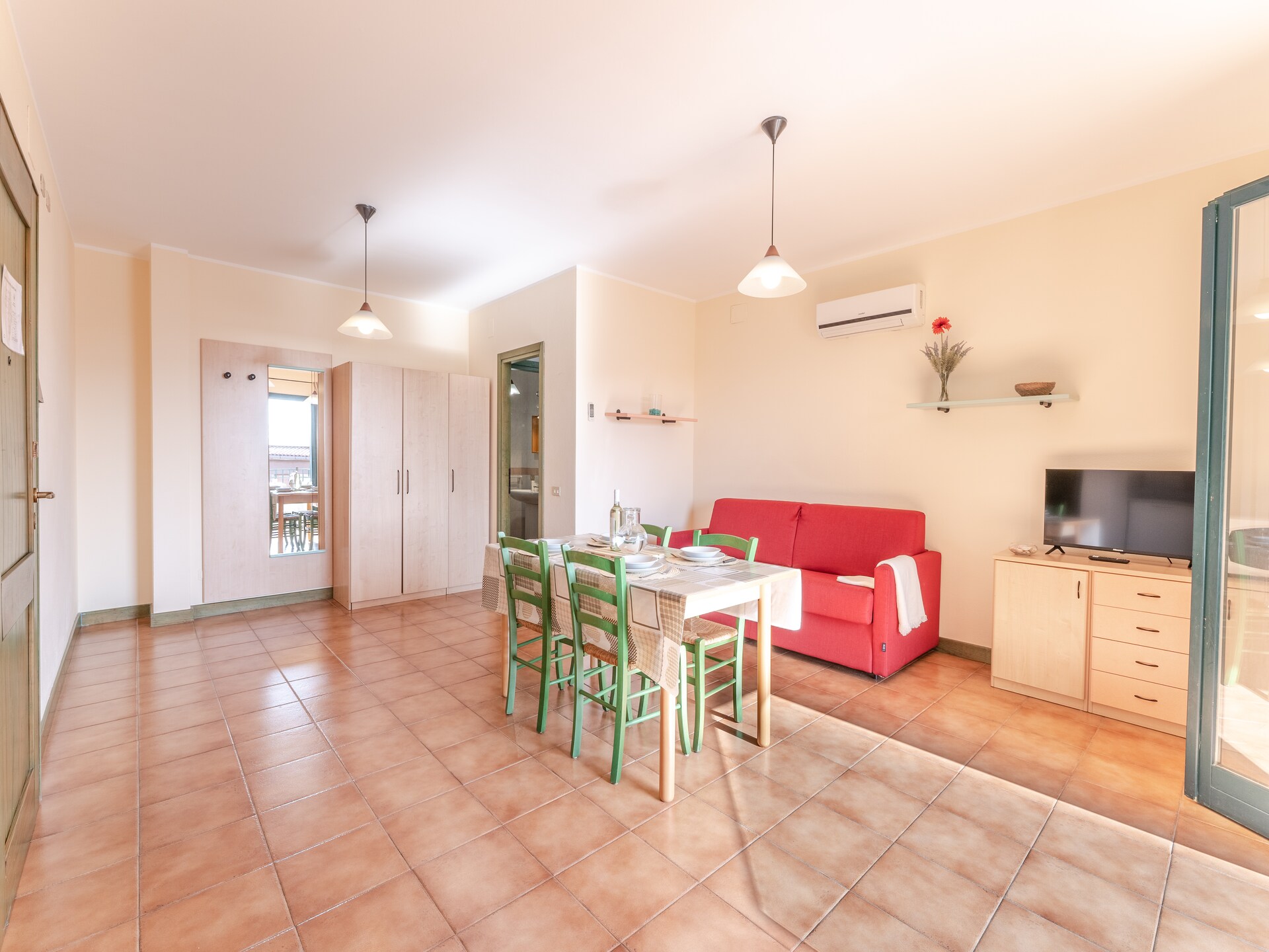 Licht appartement op vakantiepark met zwembad, 800 meter van strand - foto 3