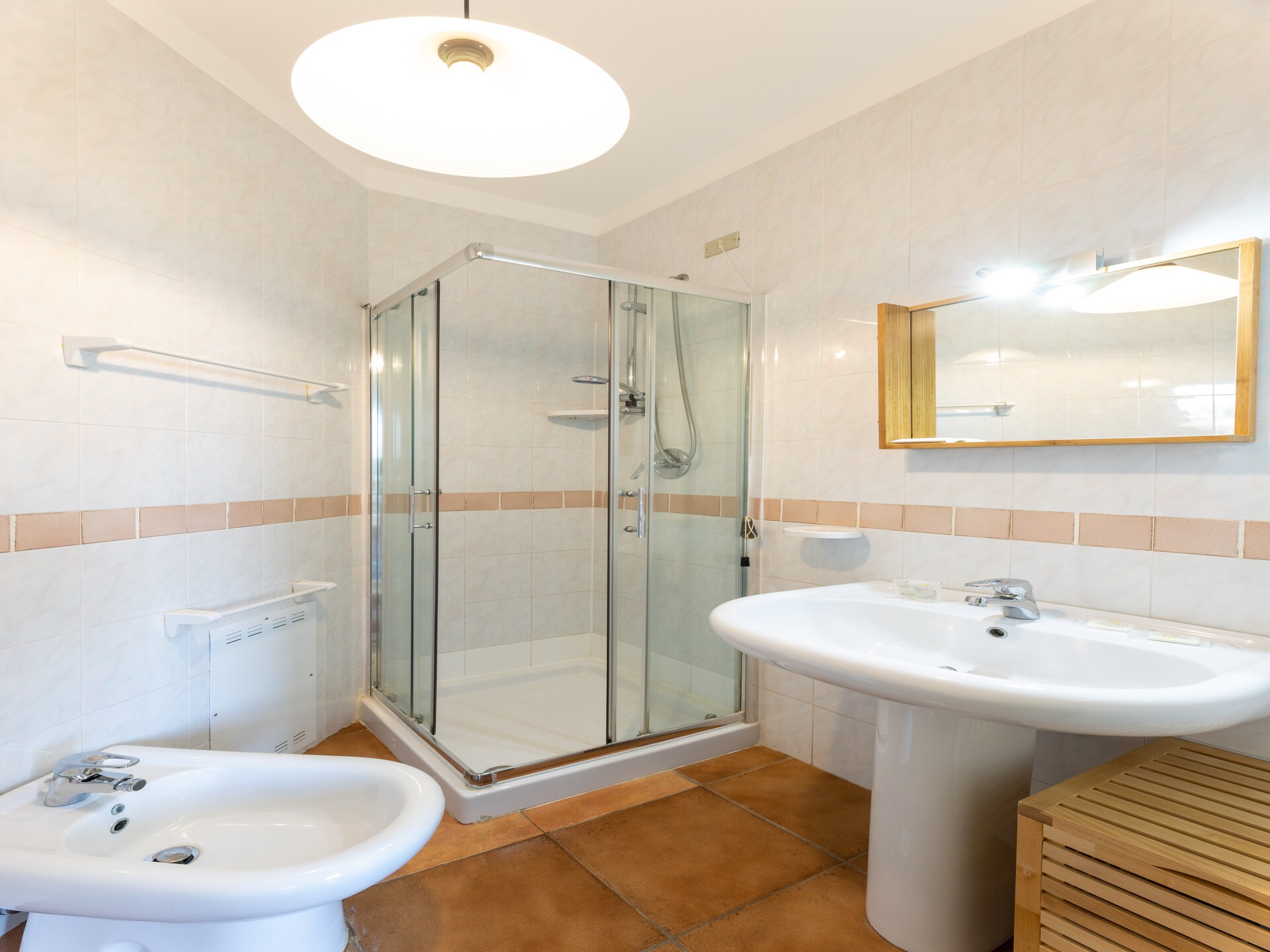 Licht appartement op vakantiepark met zwembad, 800 meter van strand - foto 12