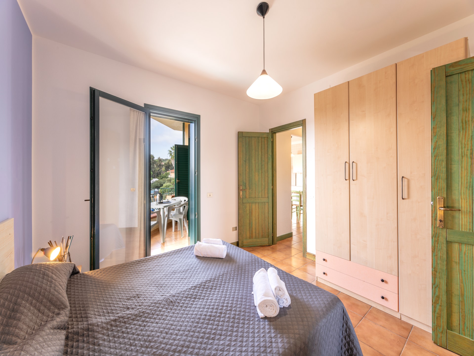 Licht appartement op vakantiepark met zwembad, 800 meter van strand - foto 7