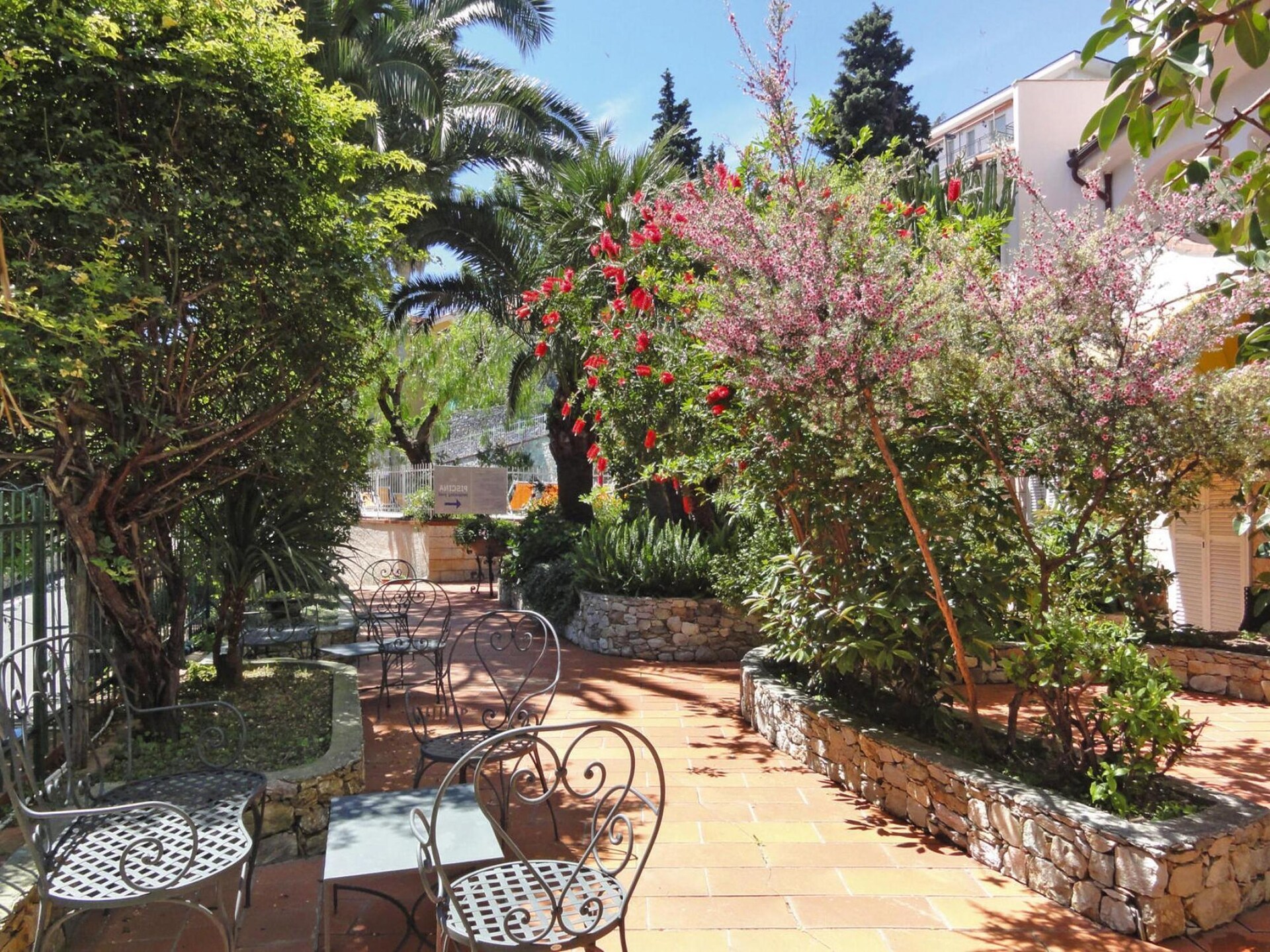 Zonnig appartement op vakantiepark met zwembad, 900m van zee in Pietra Ligure - foto 14