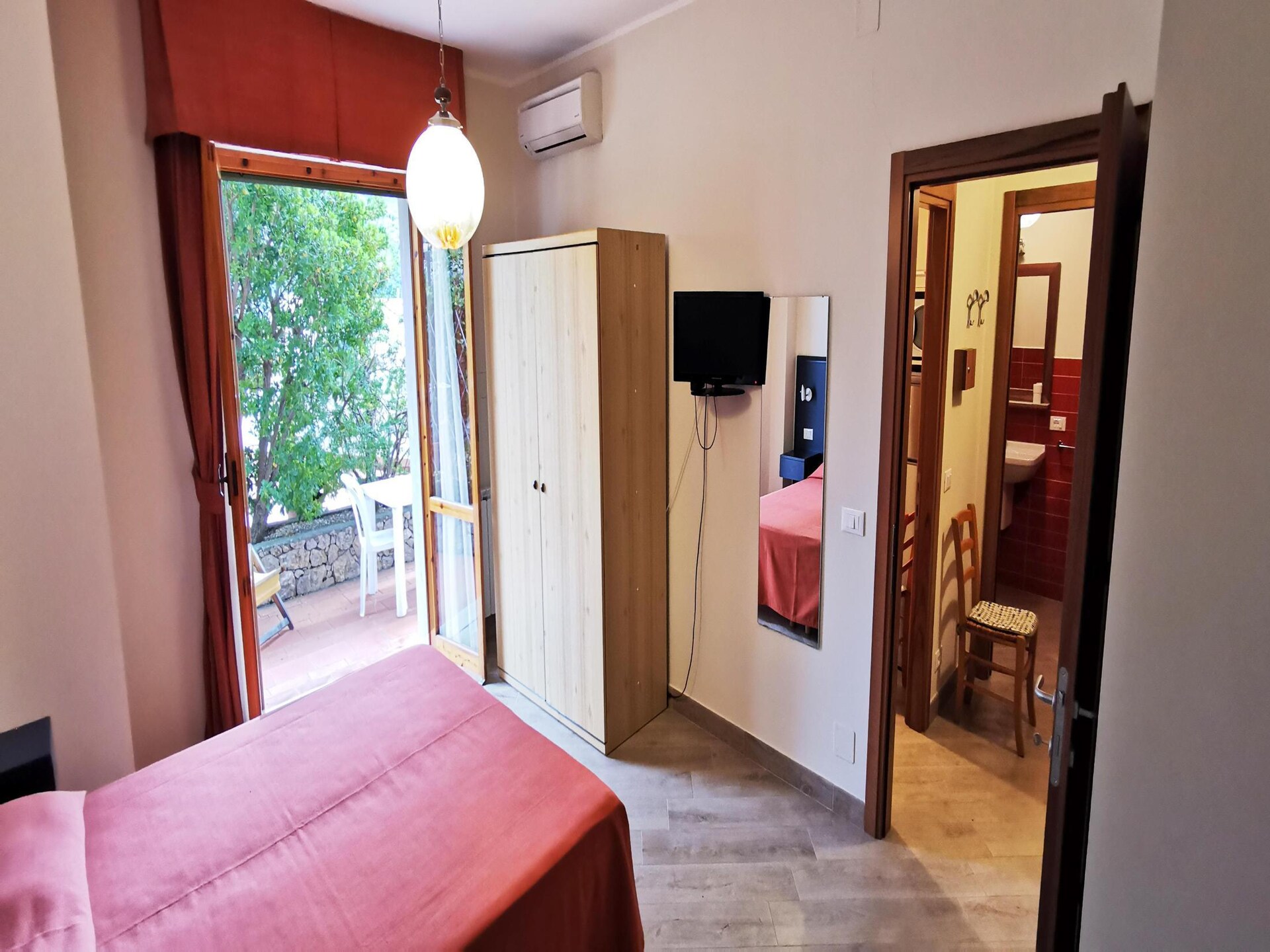 Zonnig appartement op vakantiepark met zwembad, 900m van zee in Pietra Ligure - foto 17