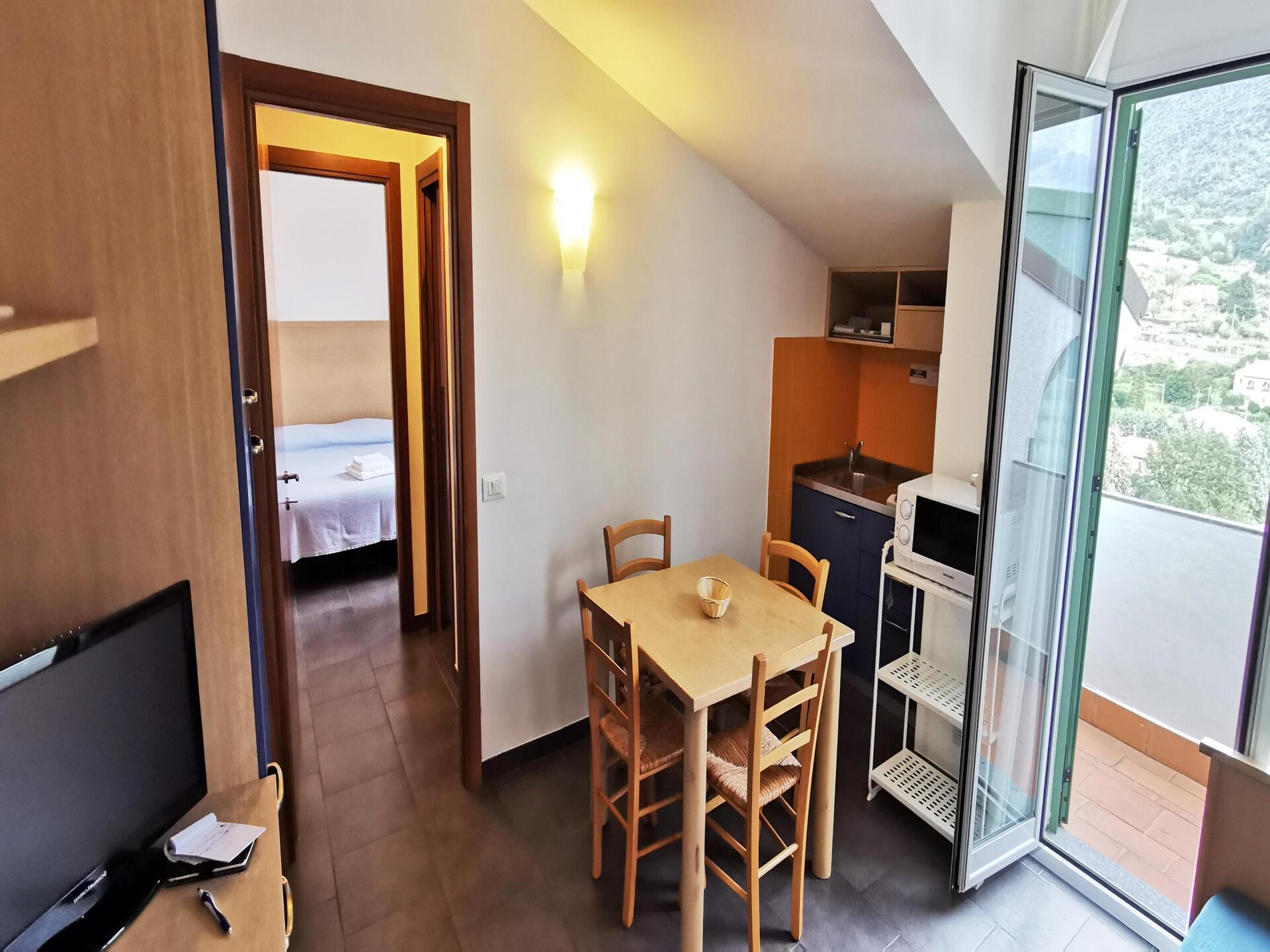 Zonnig appartement op vakantiepark met zwembad, 900m van zee in Pietra Ligure - foto 5