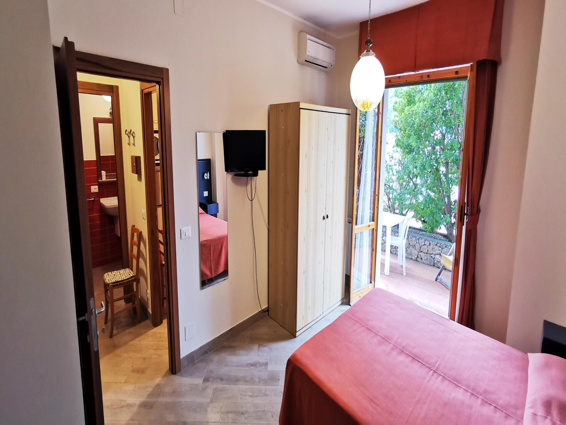Zonnig appartement op vakantiepark met zwembad, 900m van zee in Pietra Ligure - foto 28