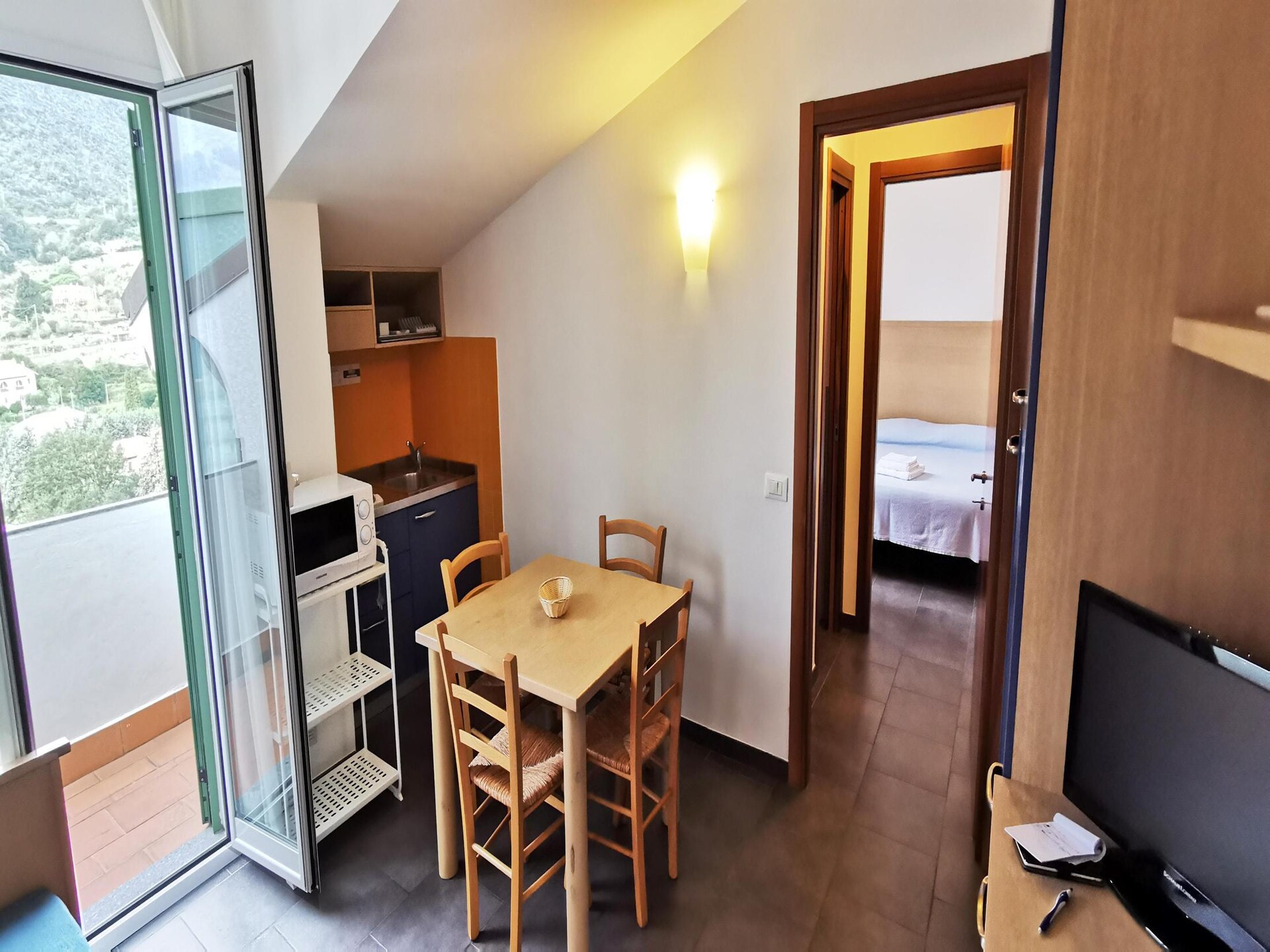 Zonnig appartement op vakantiepark met zwembad, 900m van zee in Pietra Ligure - foto 13