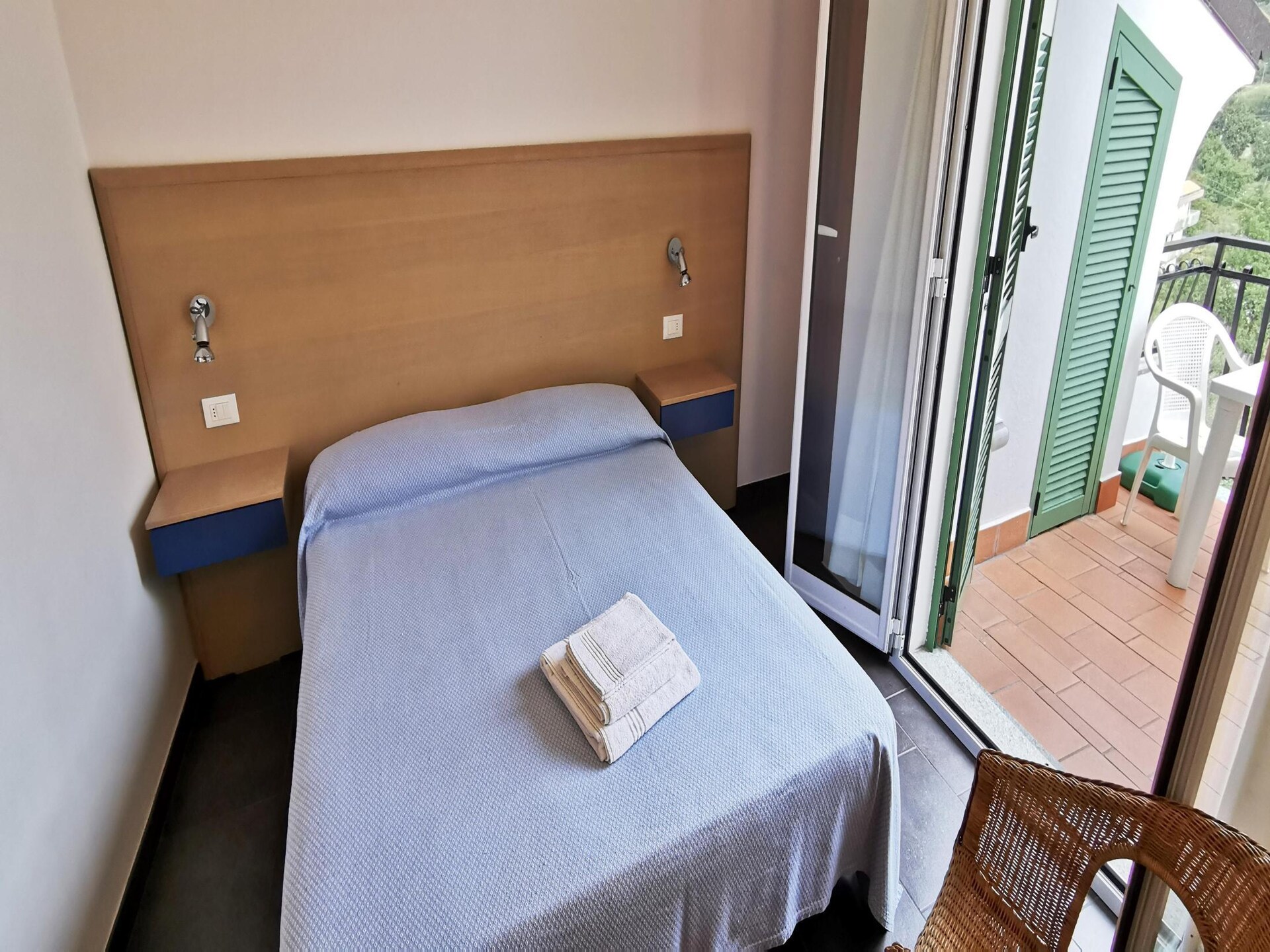 Zonnig appartement op vakantiepark met zwembad, 900m van zee in Pietra Ligure - foto 2