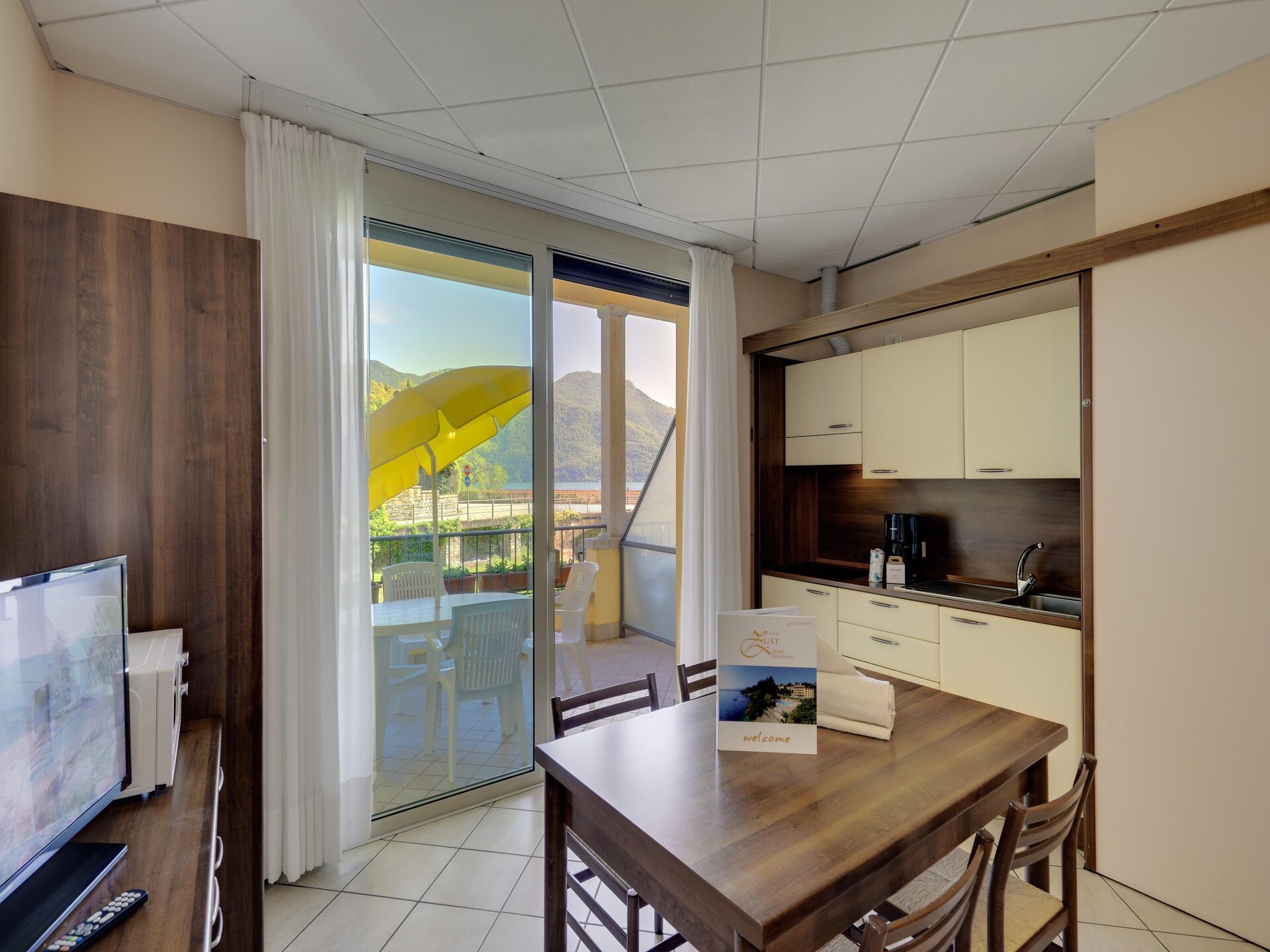 Sfeervol appartement voor 2 aan het Lago Maggiore met strand en zwembad - foto 2