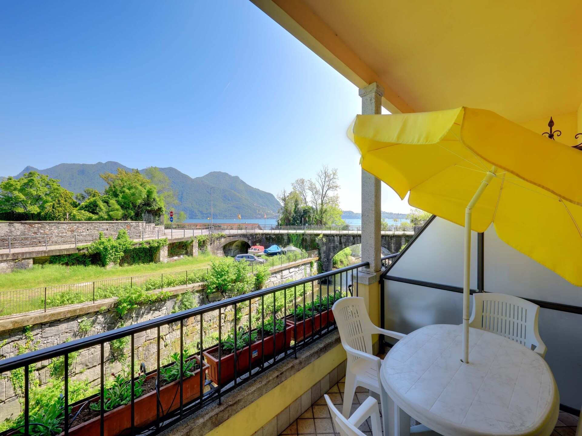 Sfeervol appartement voor 2 aan het Lago Maggiore met strand en zwembad - foto 3