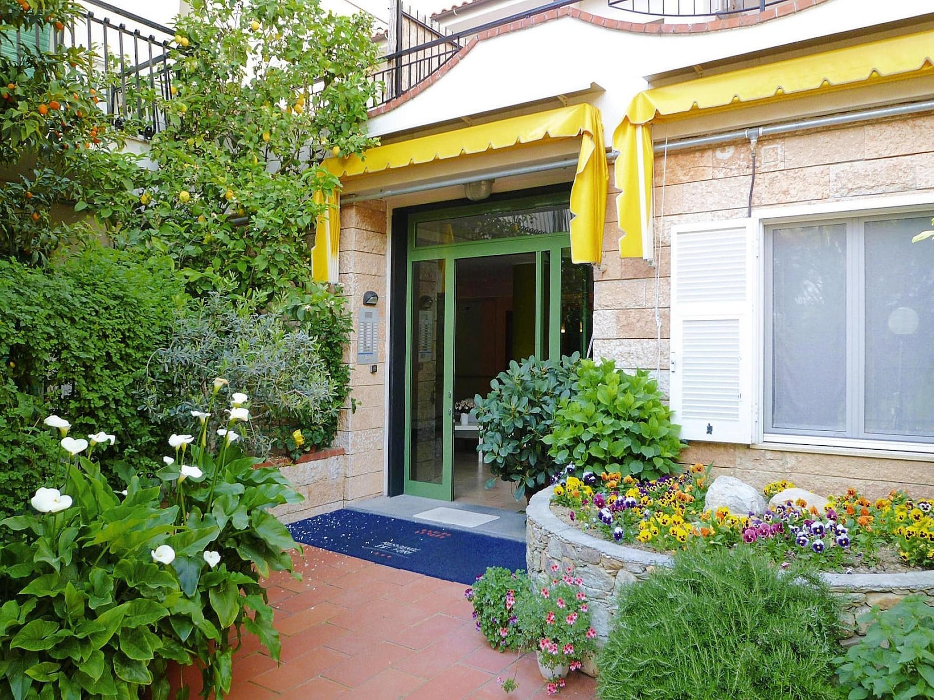 Op 900 m van zee: Zonnig appartement in Pietra Ligure - foto 8