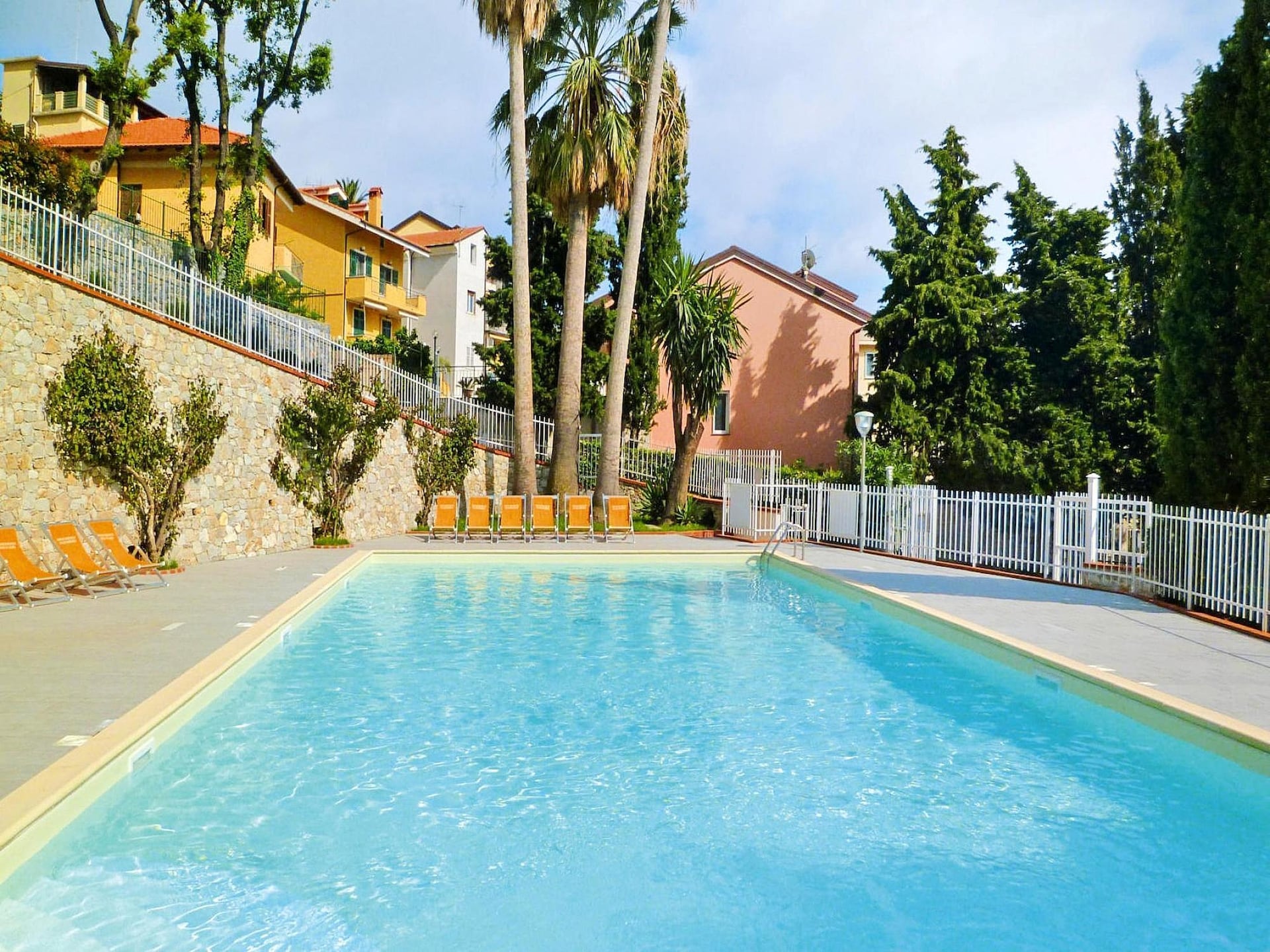 Op 900 m van zee: Zonnig appartement in Pietra Ligure - foto 3