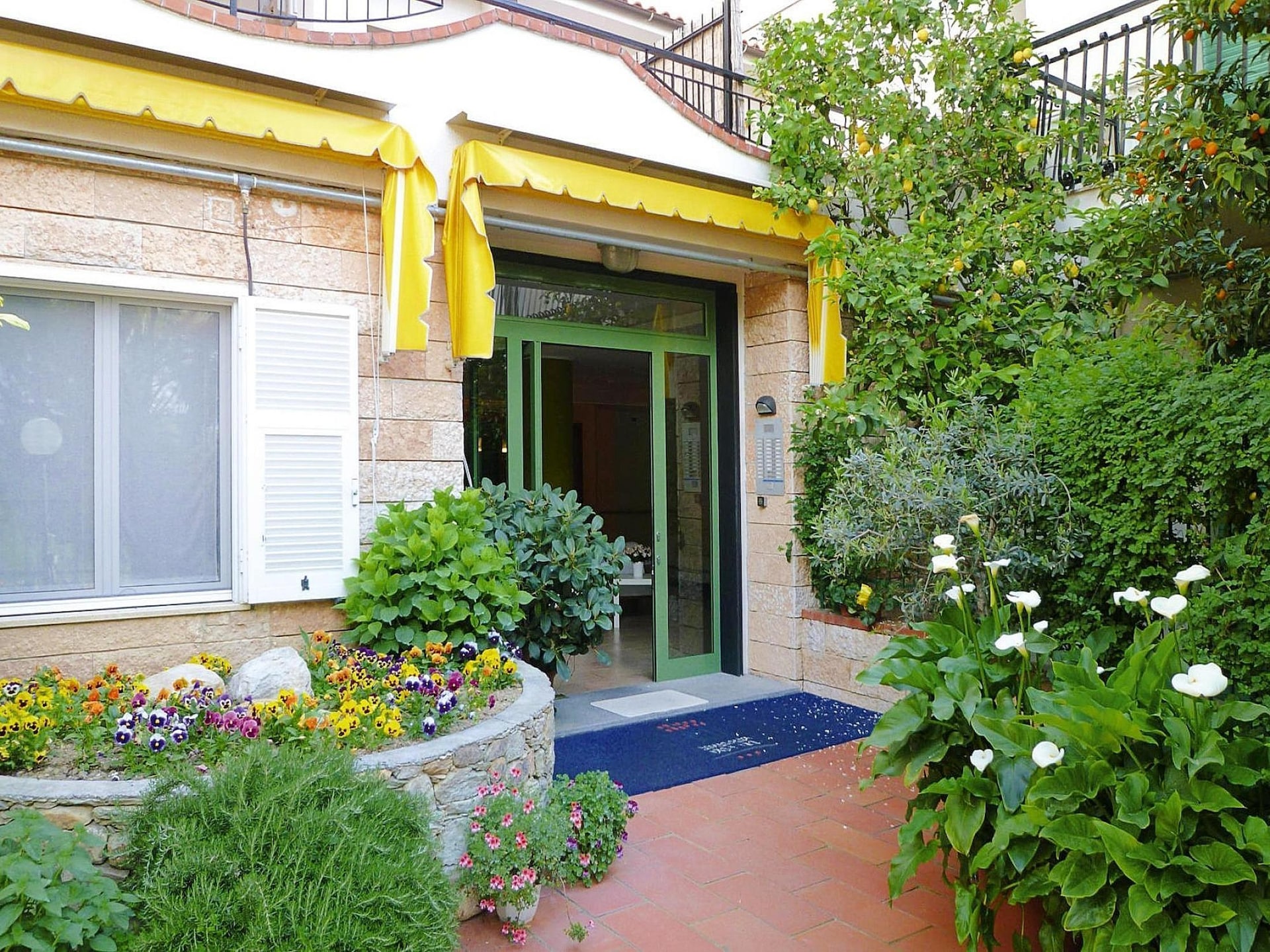 Op 900 m van zee: Zonnig appartement in Pietra Ligure - foto 6
