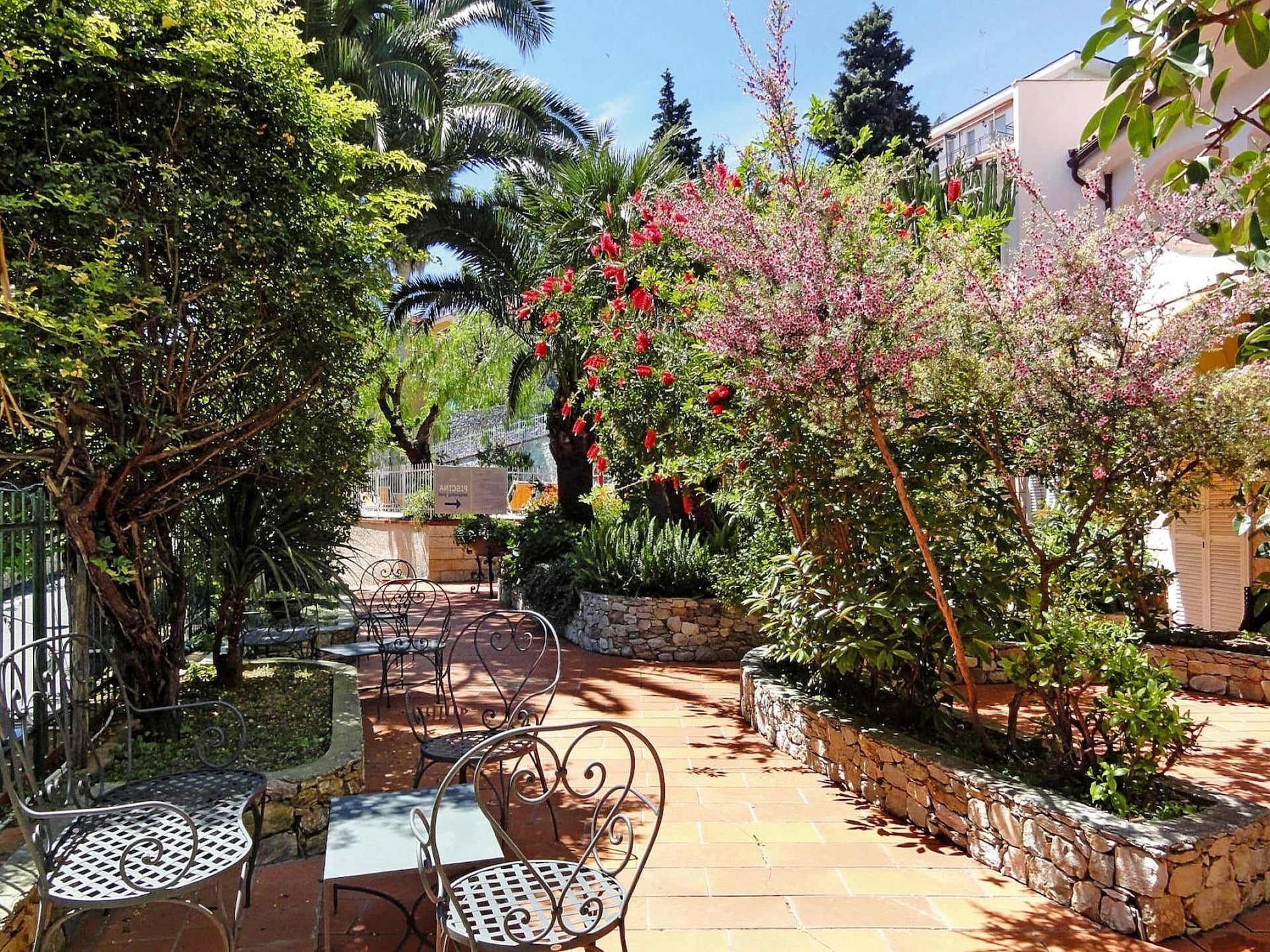 Op 900 m van zee: Zonnig appartement in Pietra Ligure - foto 22
