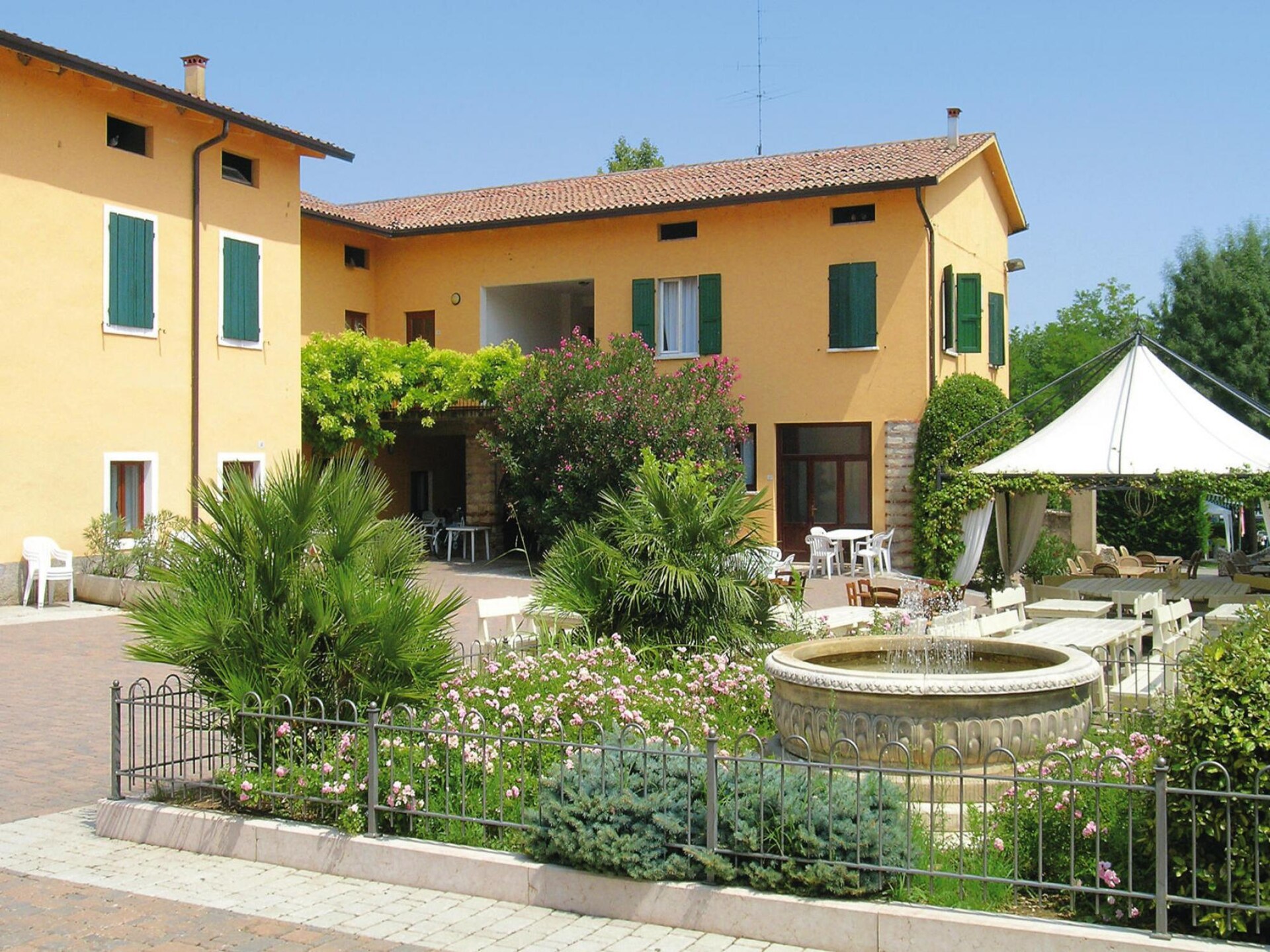 Familieappartement aan Gardameer met waterpark in Peschiera - foto 2