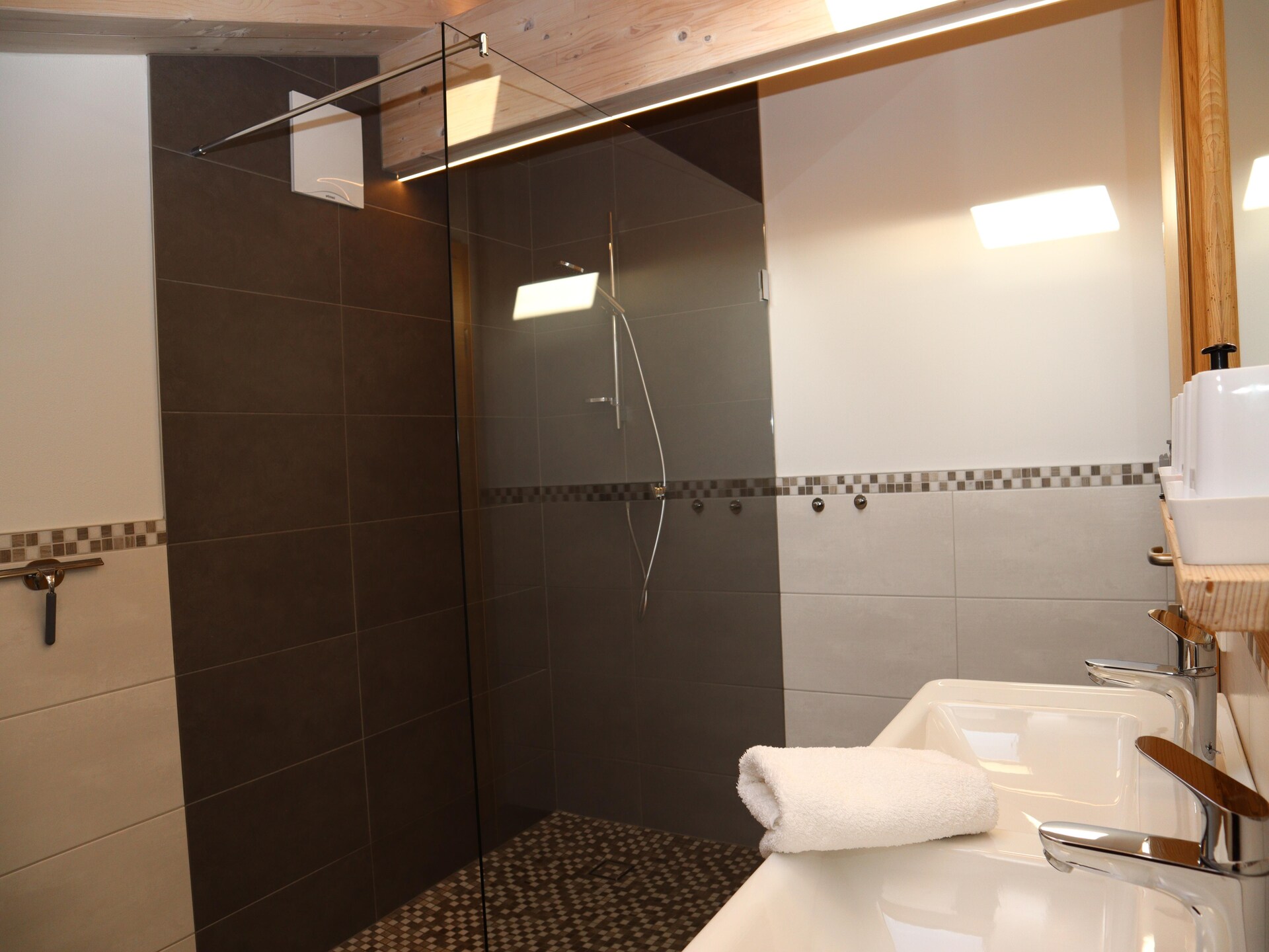 Aan het meer: Ruim appartement in Neukirchen voor 6 personen - foto 11